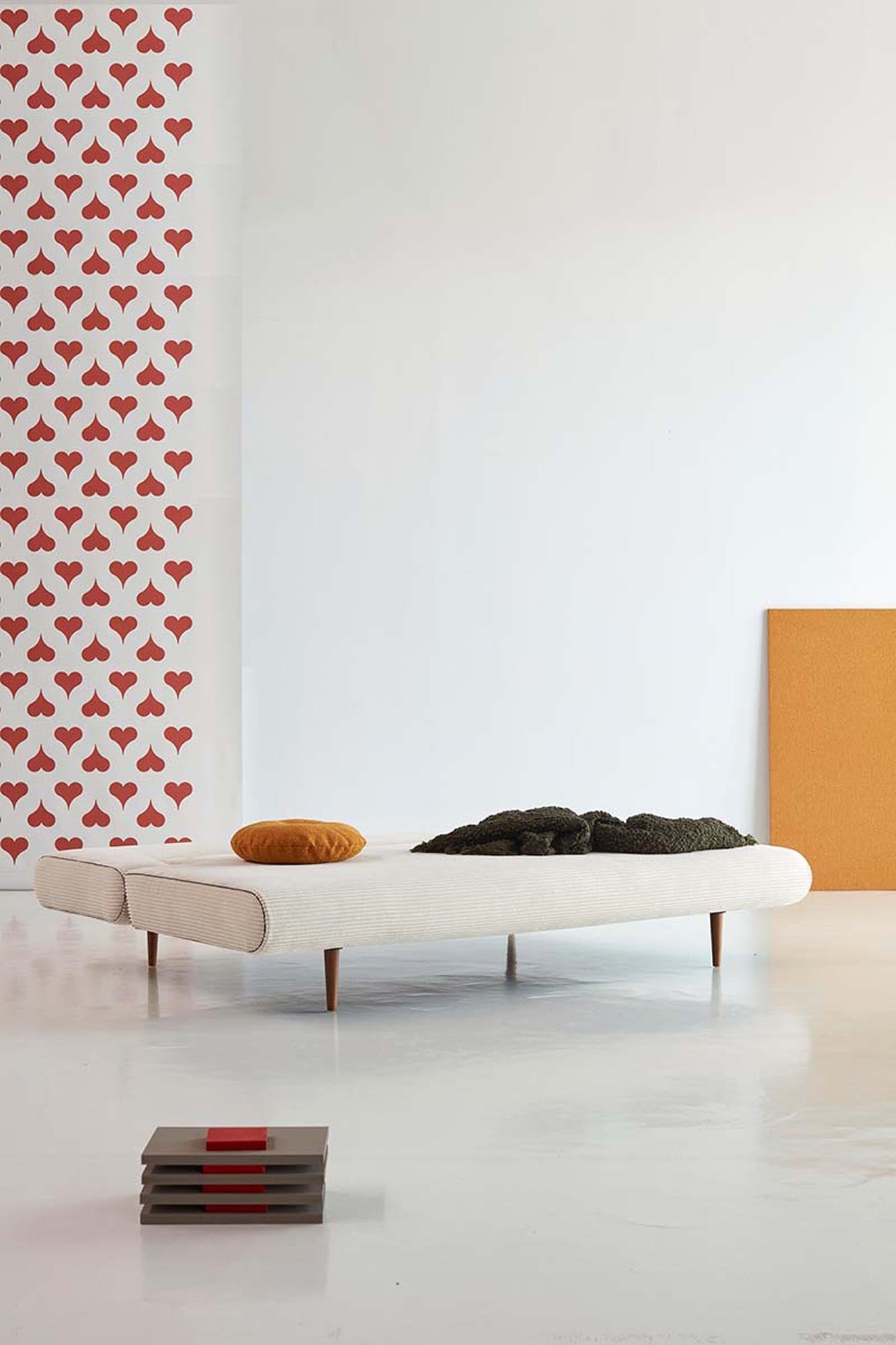 Unfurl Lounger von Innovation Living: Elegante Form und exzellente Bequemlichkeit – perfekt für stilvolle Entspannung in jedem Zuhause.