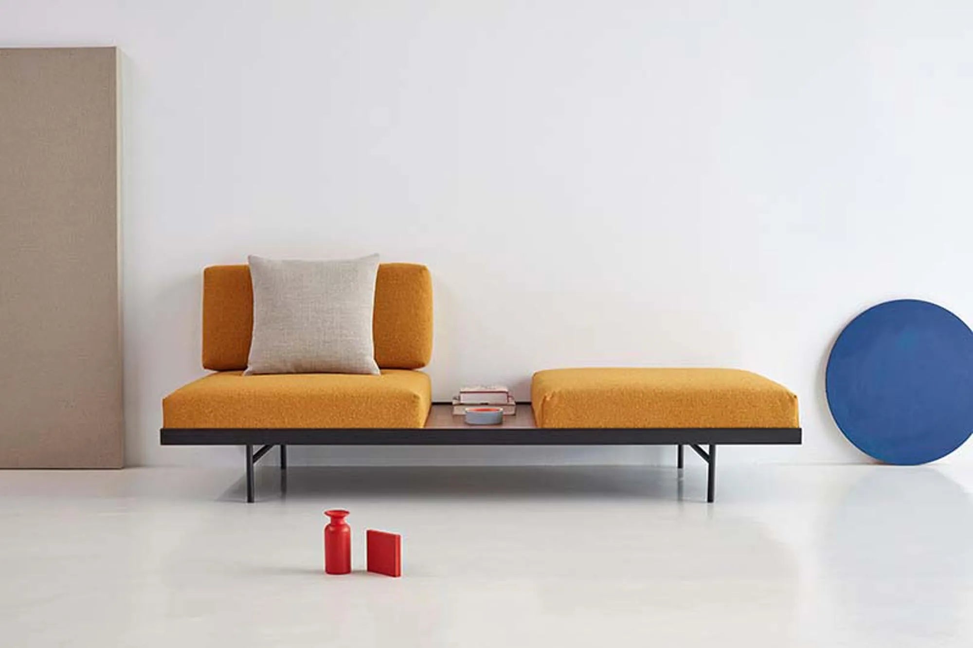 Das Puri Klappsofa von Innovation Living: stilvolles Design, Funktionalität, langlebige Materialien, flexibles und anpassbares Möbelstück.