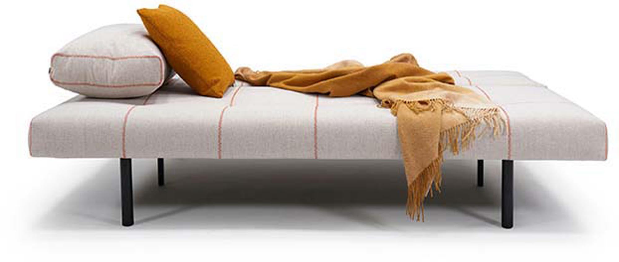 Sigga X: Elegantes Sofa mit innovativer Schlafmöglichkeit.
