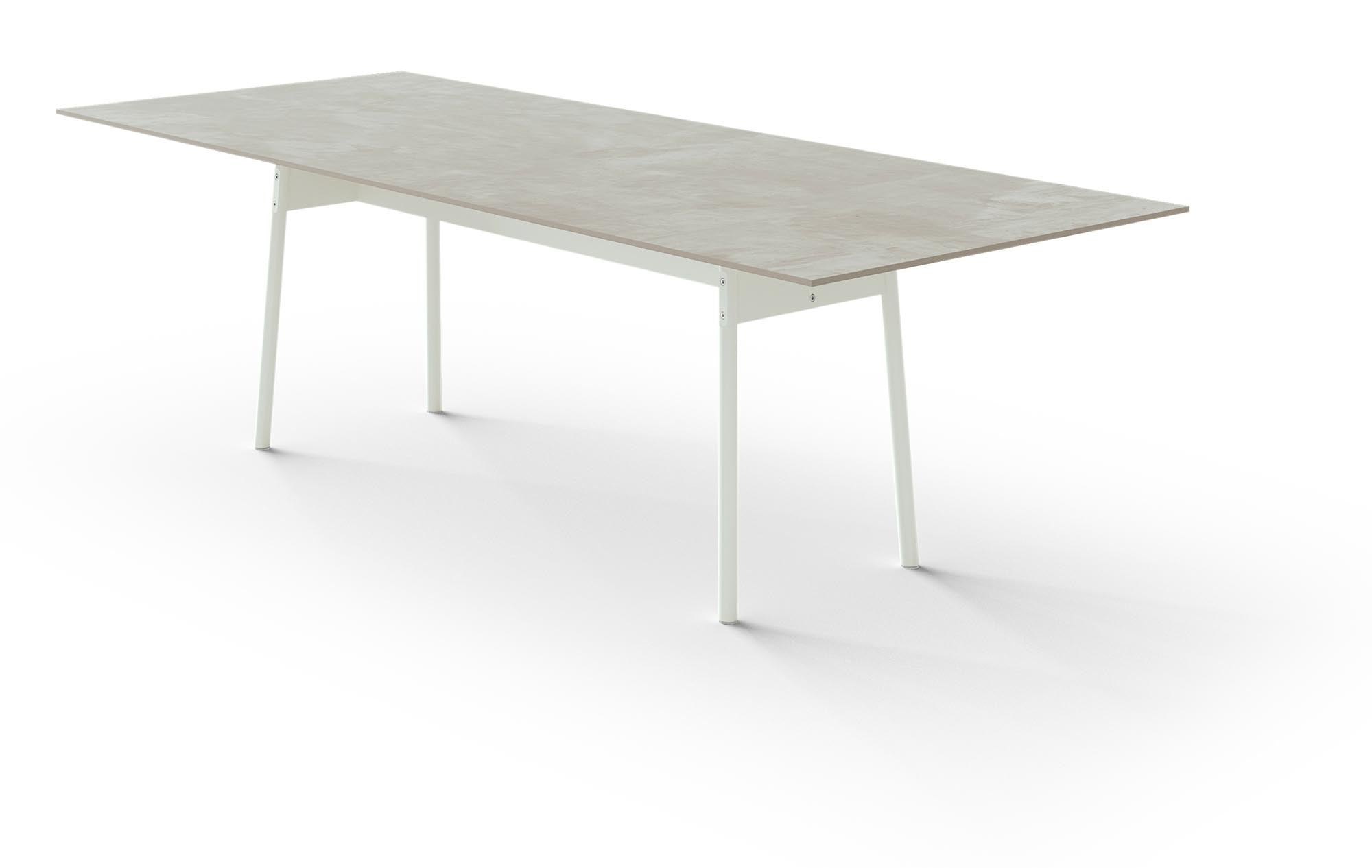 Entdecke den ANY Outside Keramik Gartentisch von Mobimex – stilvoll und robust, ideal für entspannte Stunden im Freien mit Freunden und Familie.