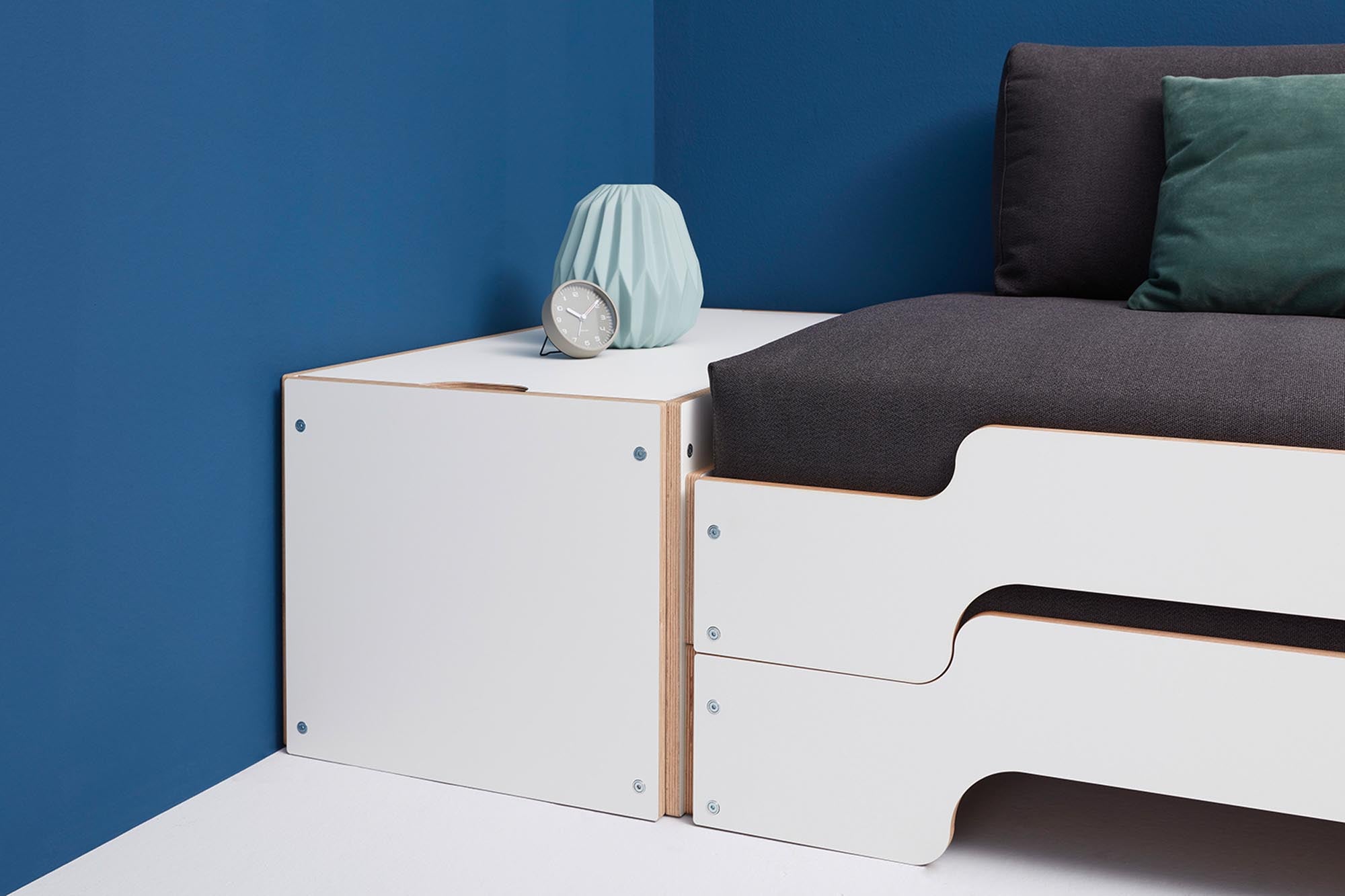 Bed box with lid, classical