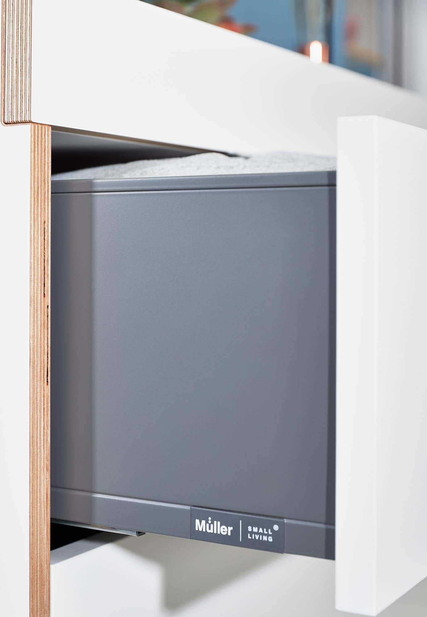 FLAI chest of drawers with four drawers