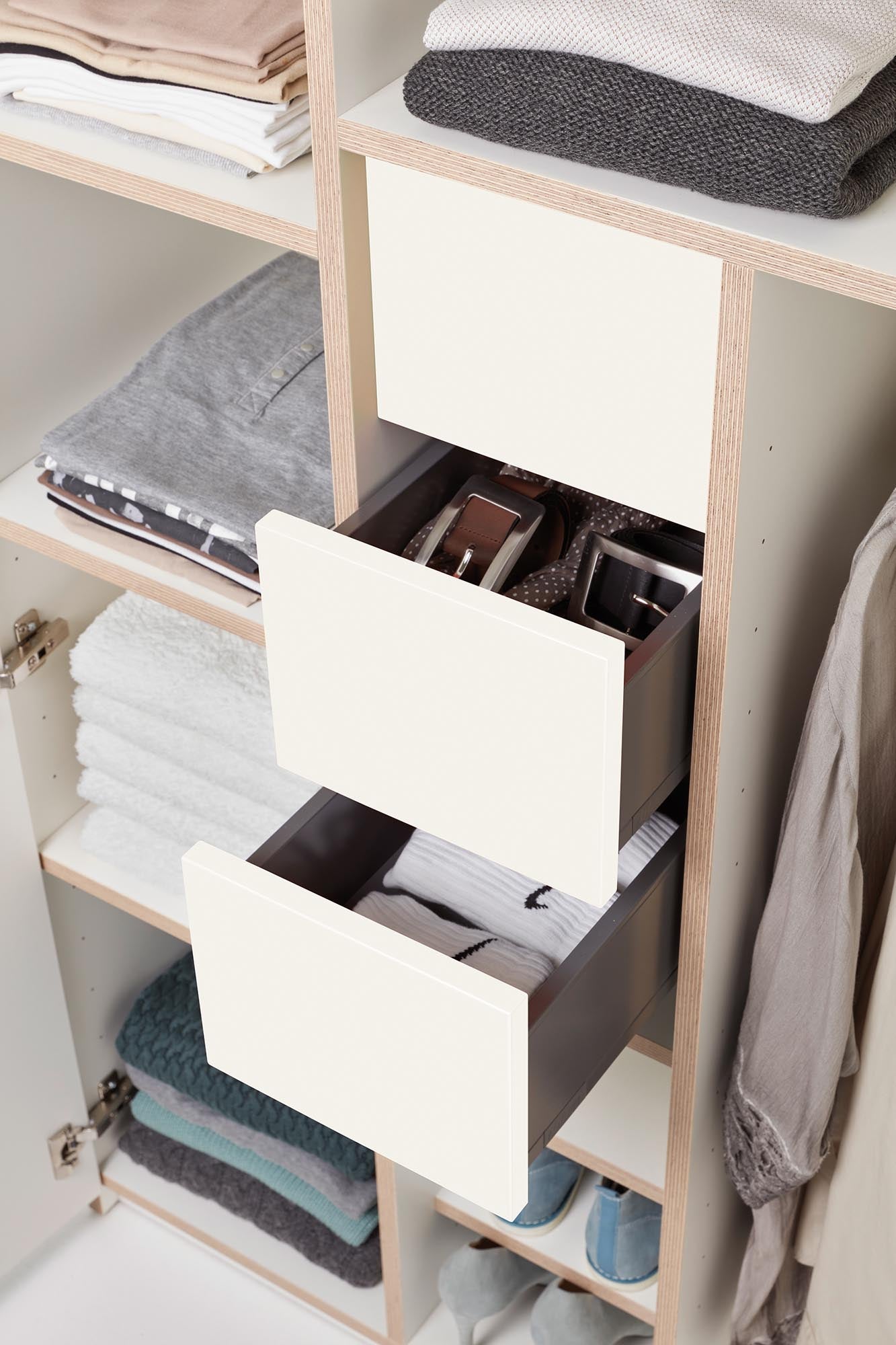 Plane Schrank V1: Elegante Funktionalität für Ihr Zuhause.