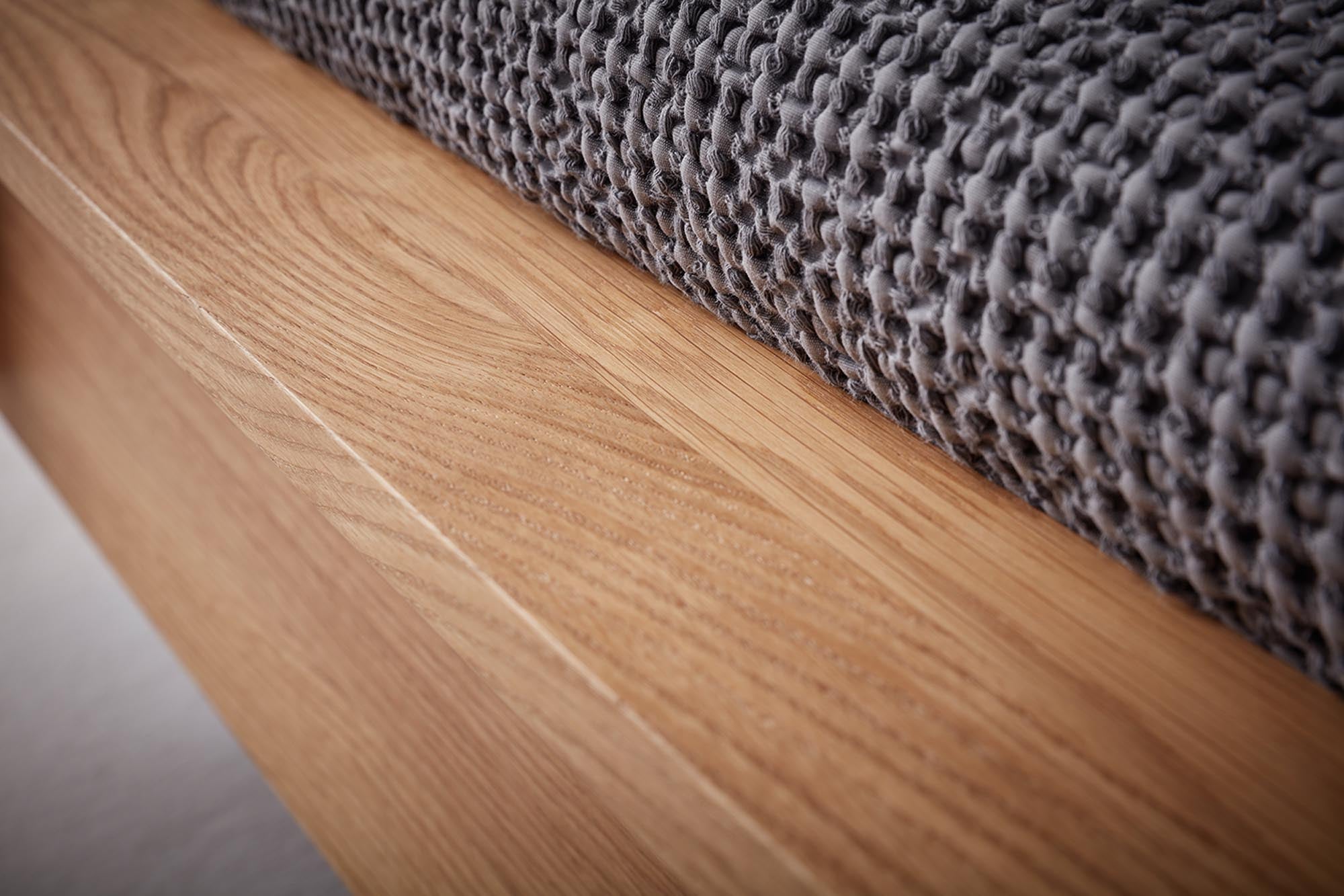 FLAI Einzelbett Komforthöhe + Kopfteil mit Lattenrost starr in Natur präsentiert im Onlineshop von KAQTU Design AG. Bett ist von Müller Möbelwerkstätten