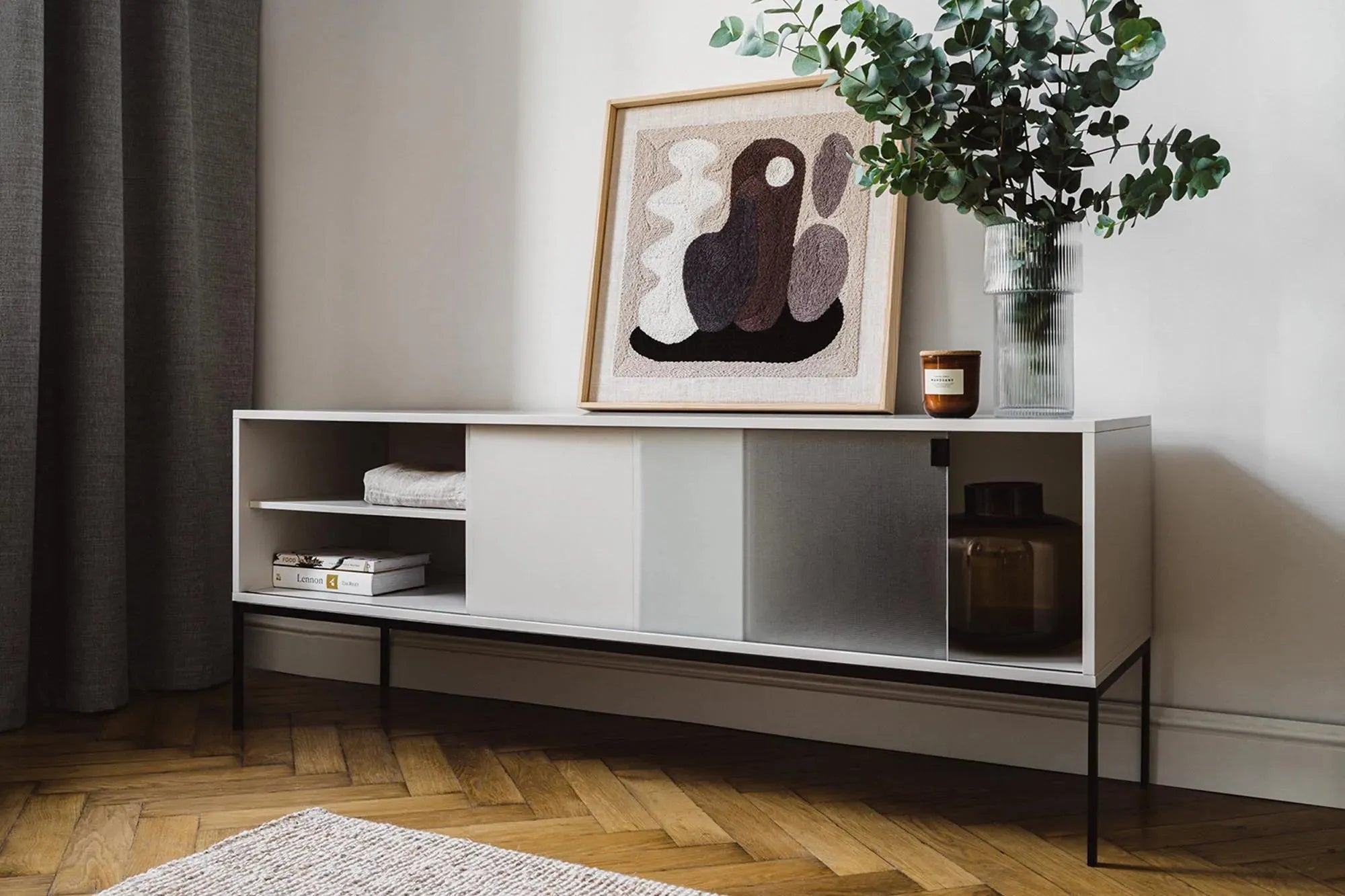 Met Sideoard in Vulcano Black präsentiert im Onlineshop von KAQTU Design AG. Sideboard ist von Noo.ma