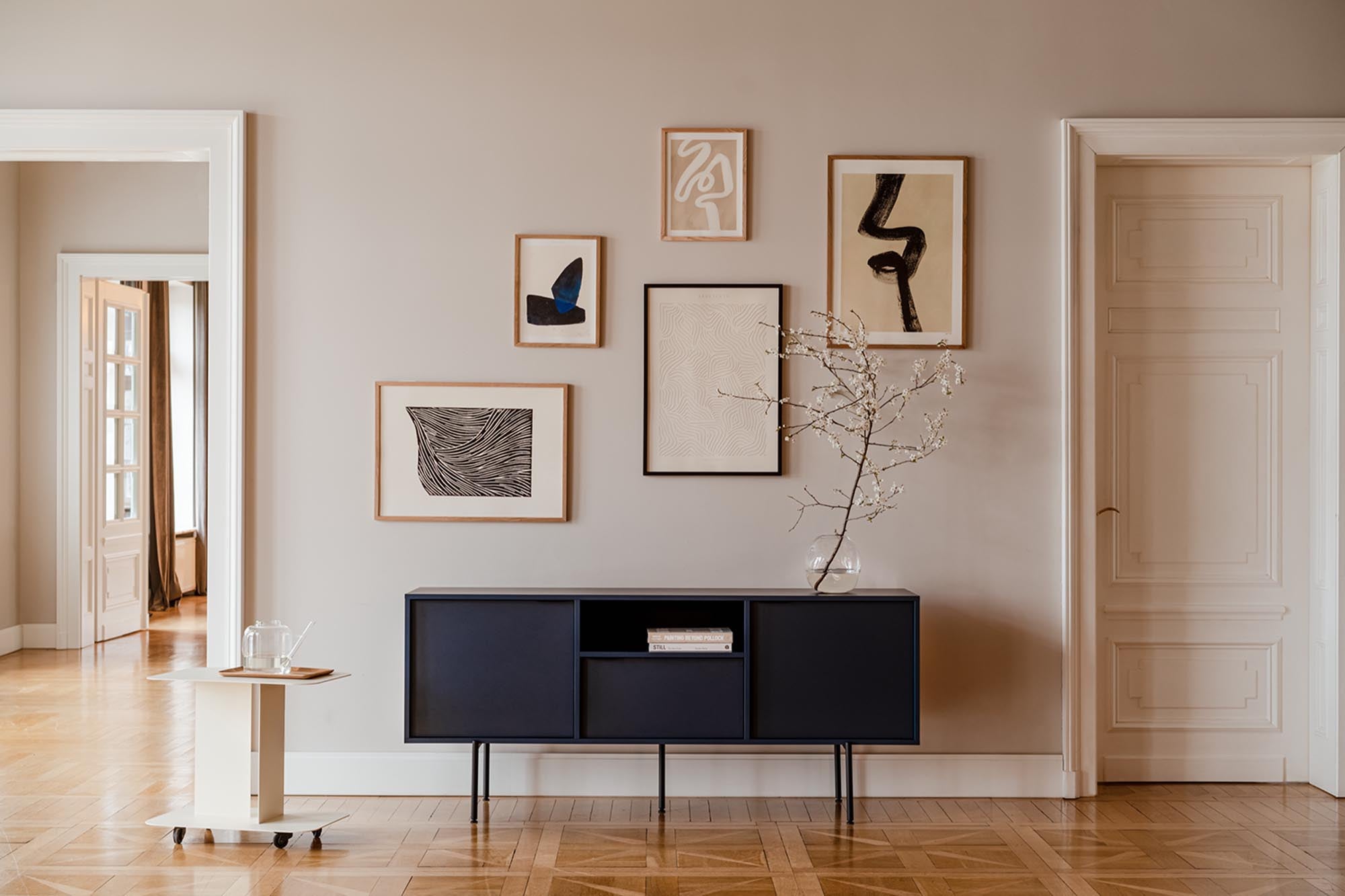 Bau Sideboard in Vulcano Black präsentiert im Onlineshop von KAQTU Design AG. Sideboard ist von Noo.ma