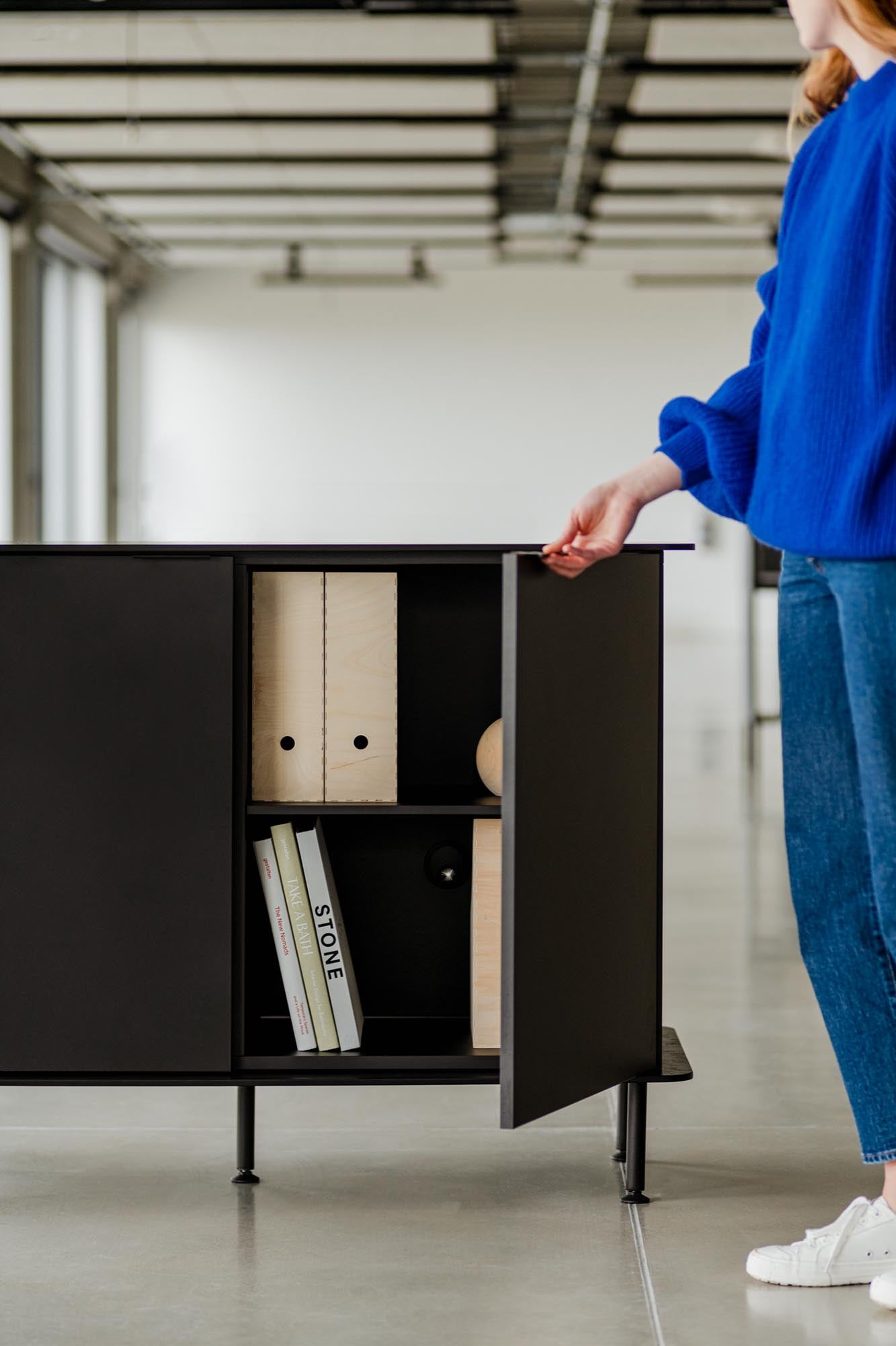 Suumo Sideboard in Vulcano Black präsentiert im Onlineshop von KAQTU Design AG. Sideboard ist von Noo.ma