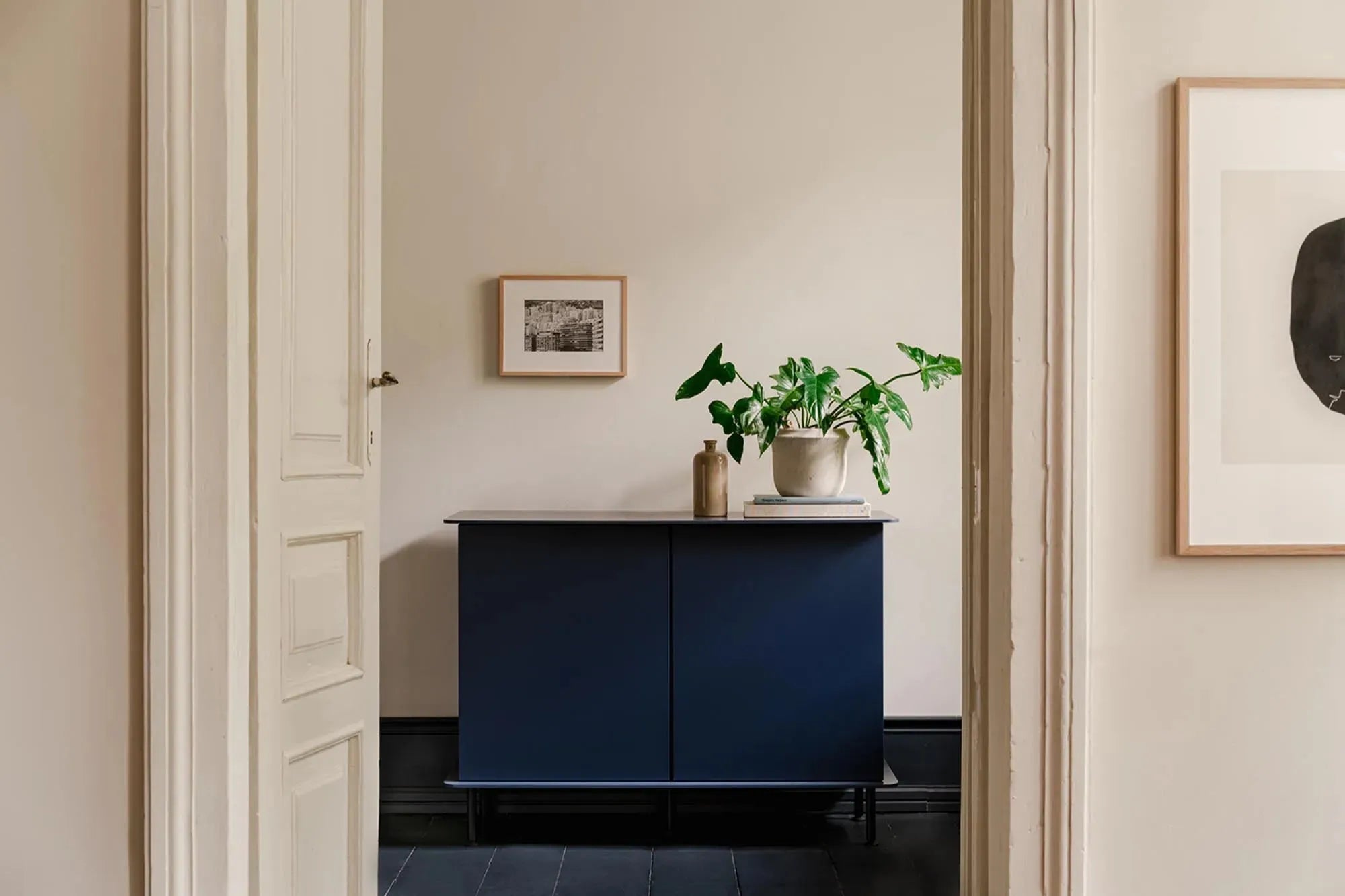 Suumo Sideboard in Vulcano Black präsentiert im Onlineshop von KAQTU Design AG. Sideboard ist von Noo.ma