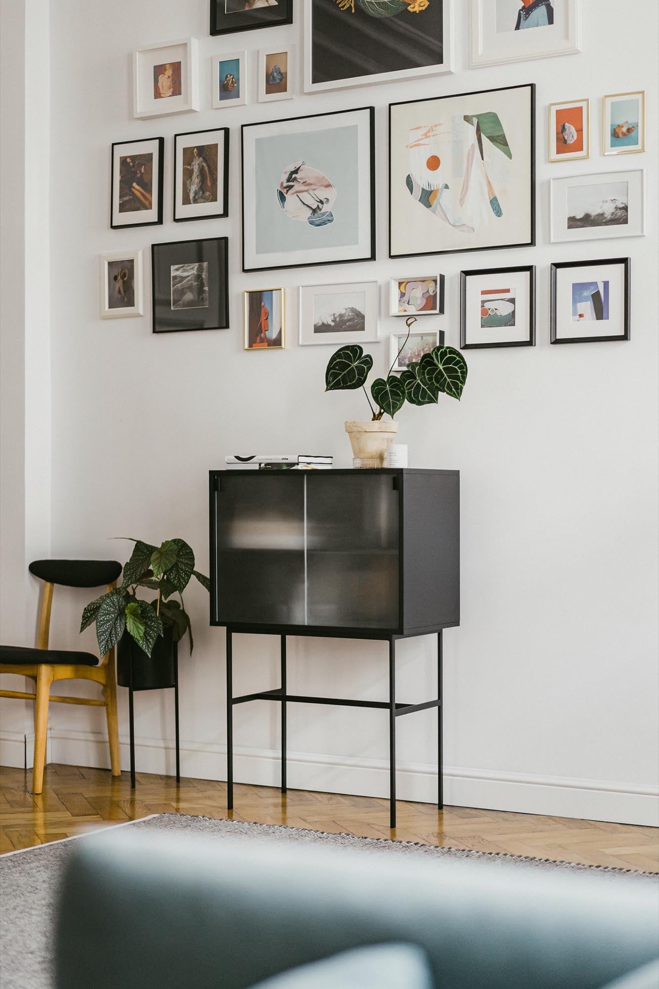 Lekko Konsole in Vulcano Black präsentiert im Onlineshop von KAQTU Design AG. High-Sideboard ist von Noo.ma