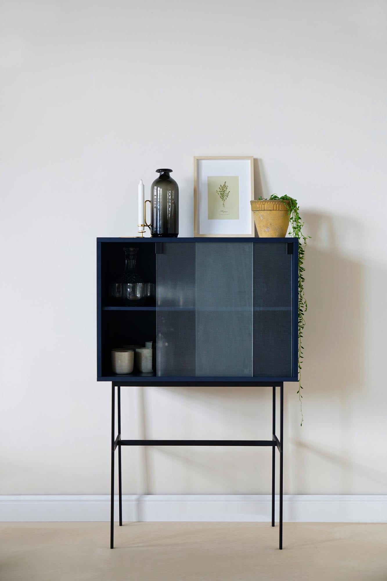 Lekko Konsole in Vulcano Black präsentiert im Onlineshop von KAQTU Design AG. High-Sideboard ist von Noo.ma