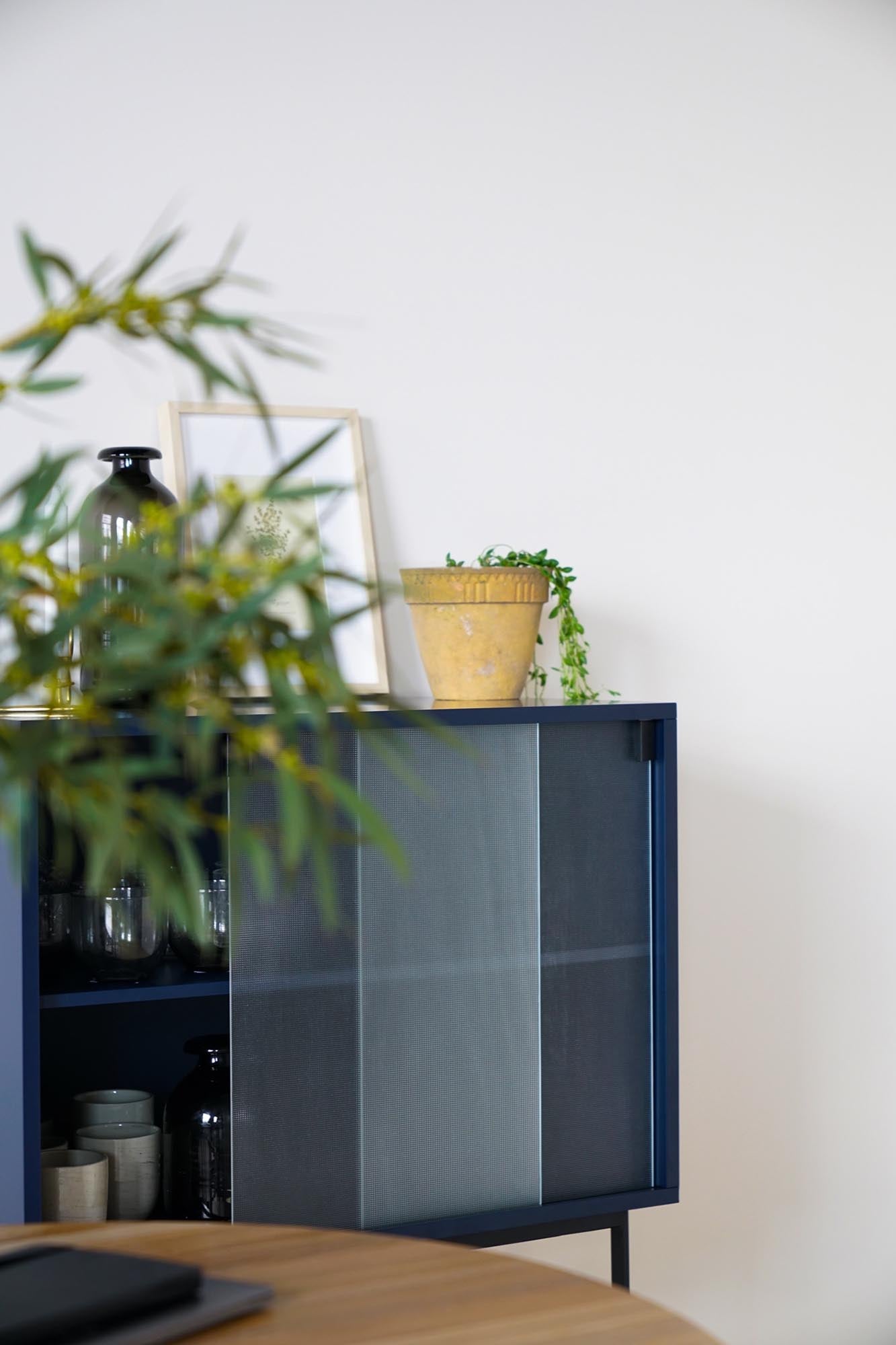 Lekko Konsole in Vulcano Black präsentiert im Onlineshop von KAQTU Design AG. High-Sideboard ist von Noo.ma