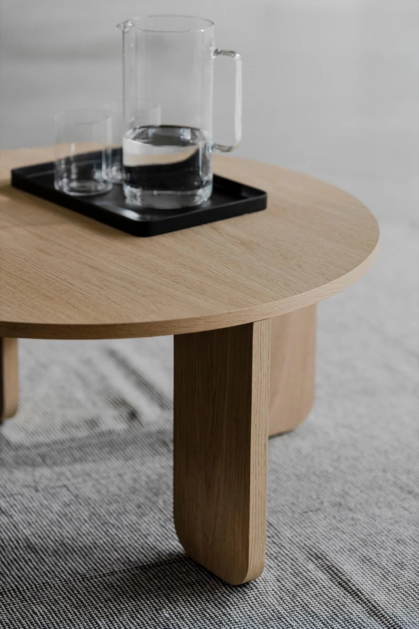 Kuvu Coffee Table in Vulcano Black präsentiert im Onlineshop von KAQTU Design AG. Beistelltisch ist von Noo.ma