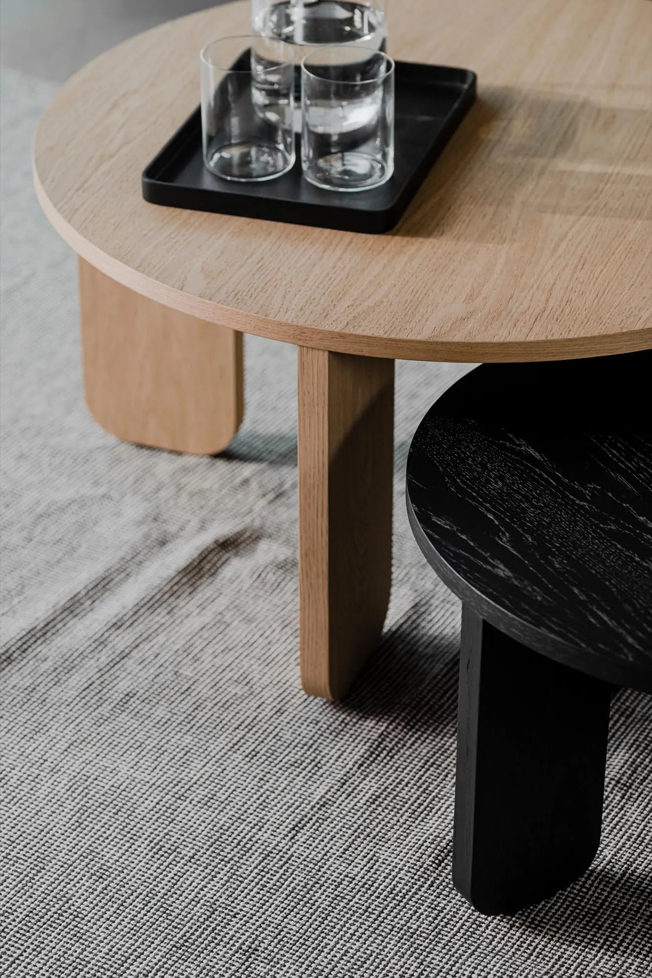 Kuvu Coffee Table in Vulcano Black präsentiert im Onlineshop von KAQTU Design AG. Beistelltisch ist von Noo.ma