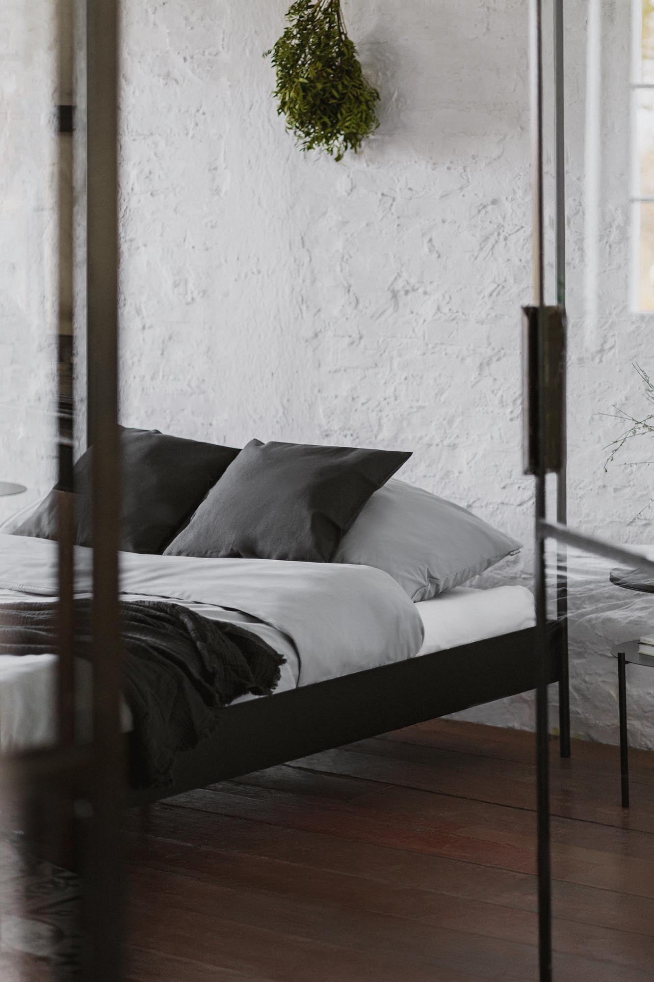 Entdecken Sie das Eton Bett von Noo.ma – stilvolles Design und erstklassige Bequemlichkeit für erholsame Nächte.