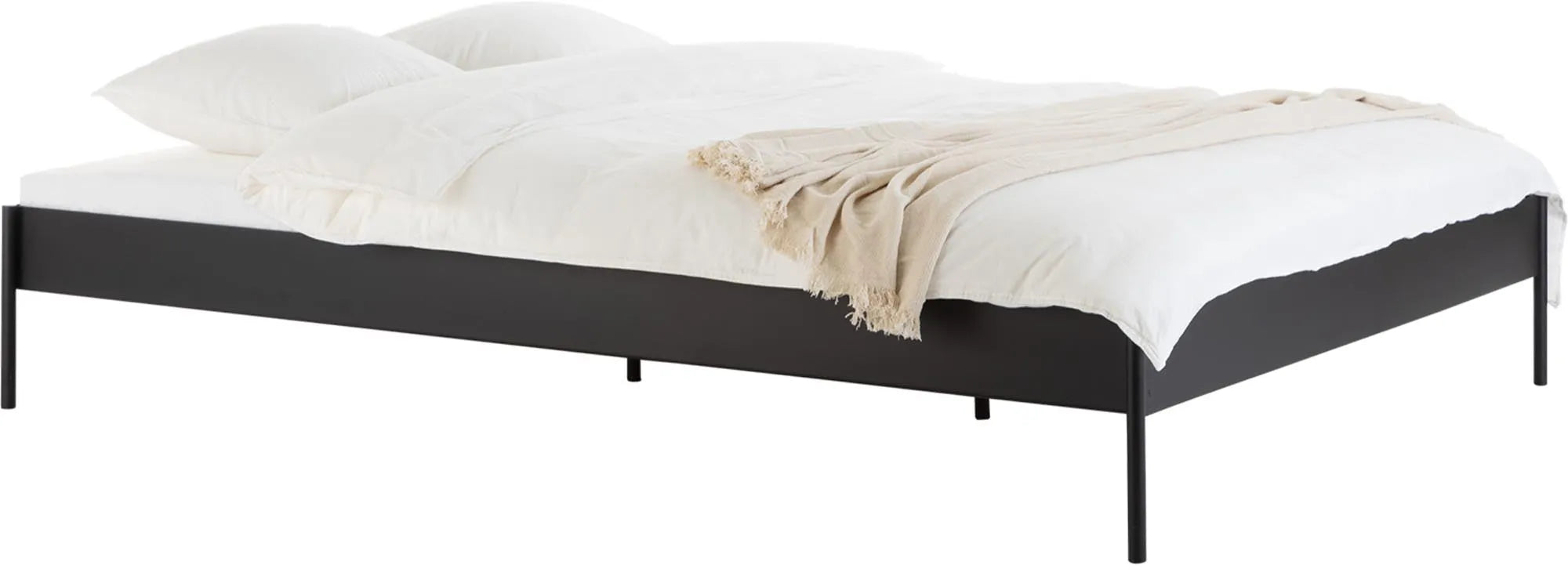 Das Eton Bett Basic von Noo.ma vereint elegante Ästhetik und langlebigen Komfort mit pulverbeschichtetem Stahl für Dein Schlafzimmer.