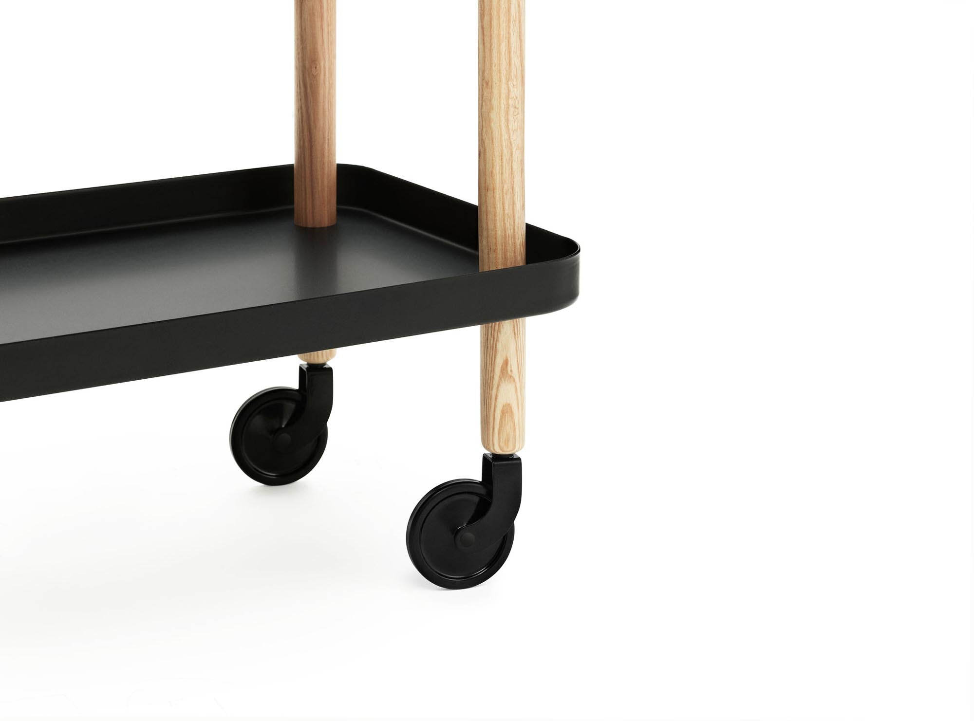 Moderner Block Tisch von Normann Copenhagen für vielseitige Räume.