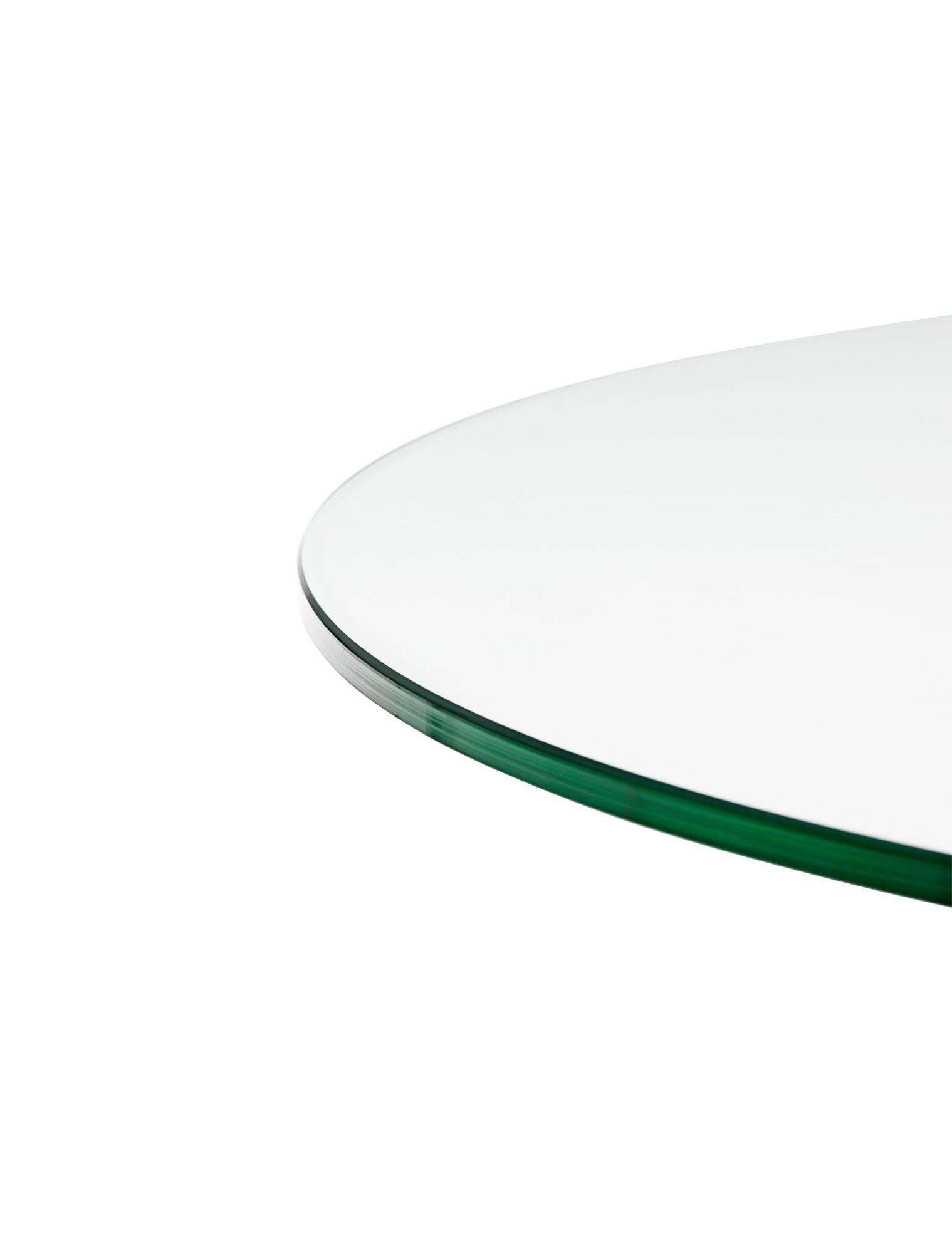 Der stilvolle Ding Tisch von Normann Copenhagen vereint modernes Design mit einer einzigartigen Origami-Ästhetik und verleiht jedem Raum einen besonderen Akzent.