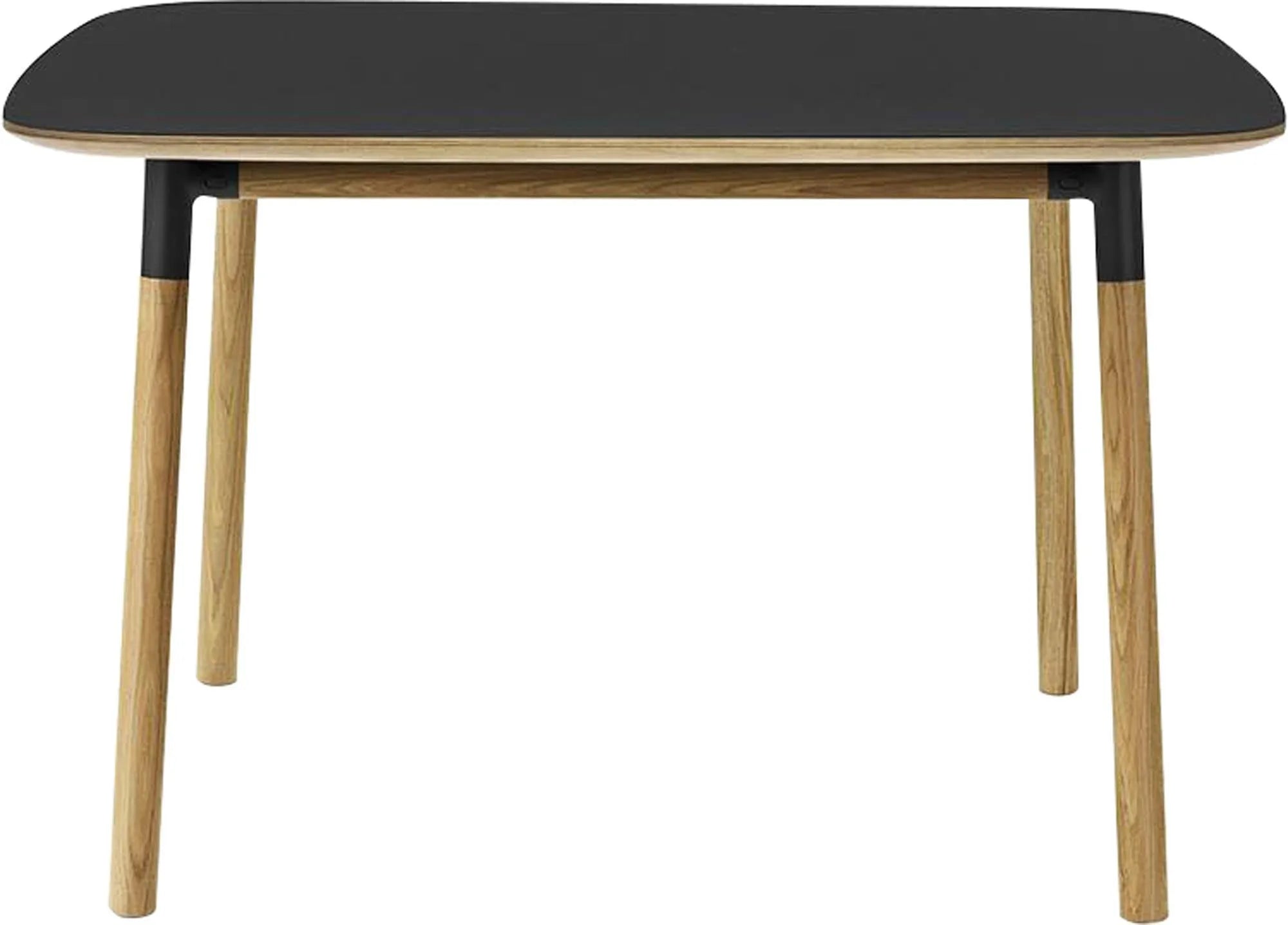 Form Tisch 120x120 von Normann Copenhagen: Stilvoll und funktional.