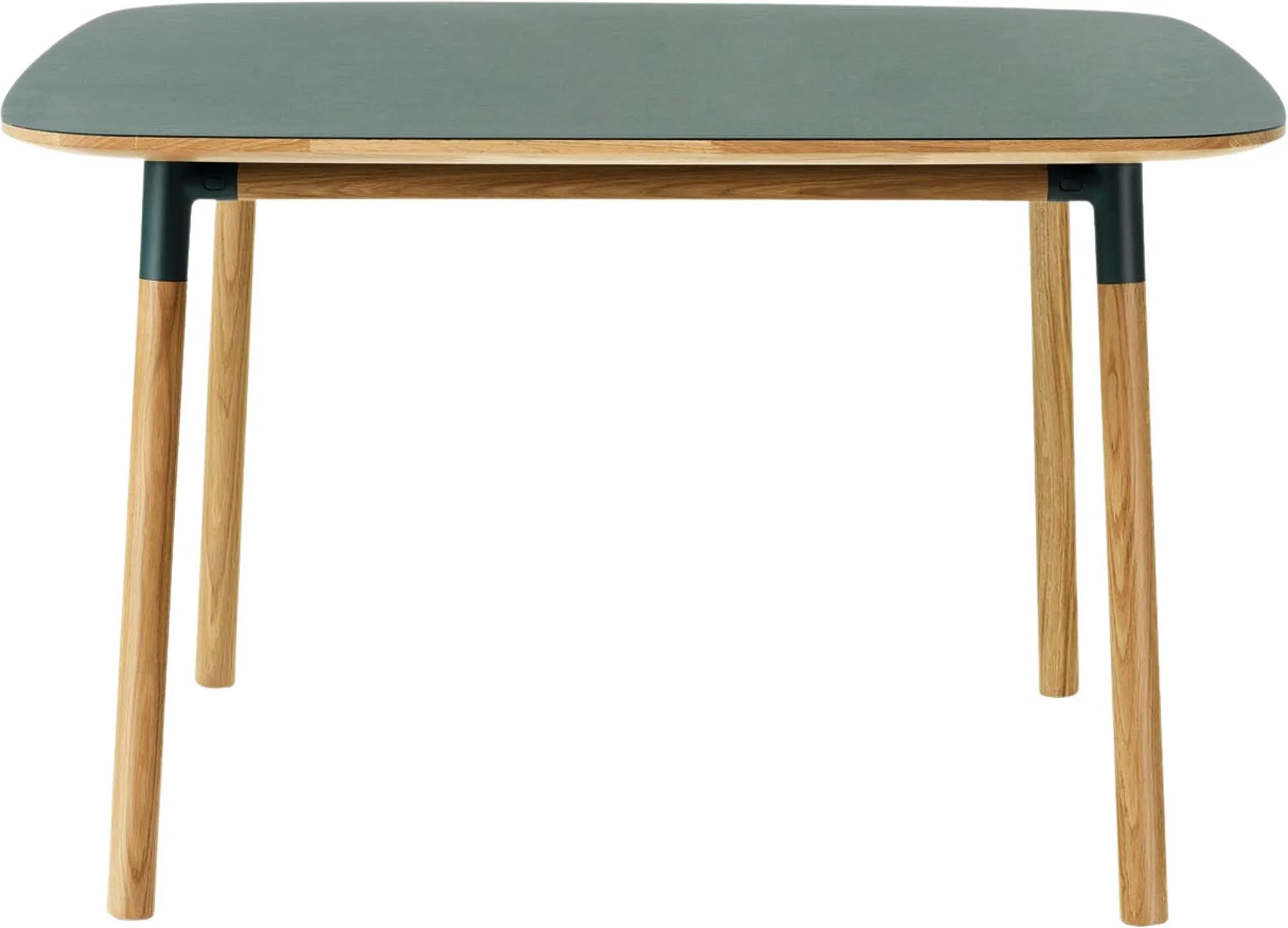 Form Tisch 120x120: Stilvolle Eleganz von Normann Copenhagen.