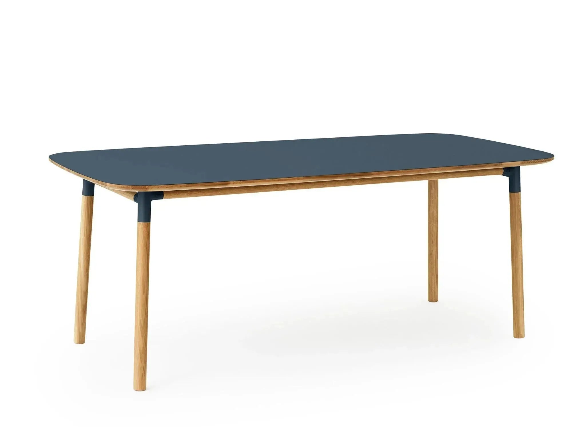 Form Tisch 95x200: Zeitlose Ästhetik von Normann Copenhagen.