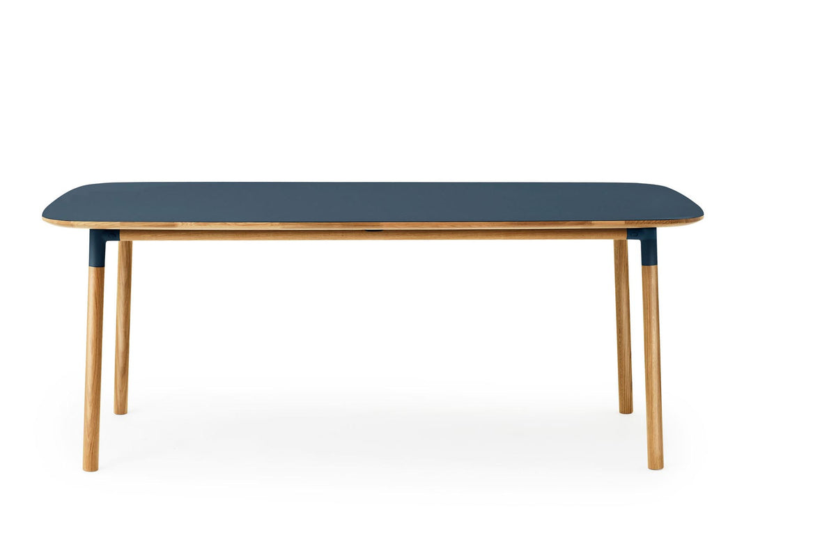 Form Tisch 95 x 200 in  präsentiert im Onlineshop von KAQTU Design AG. Esstisch ist von Normann Copenhagen