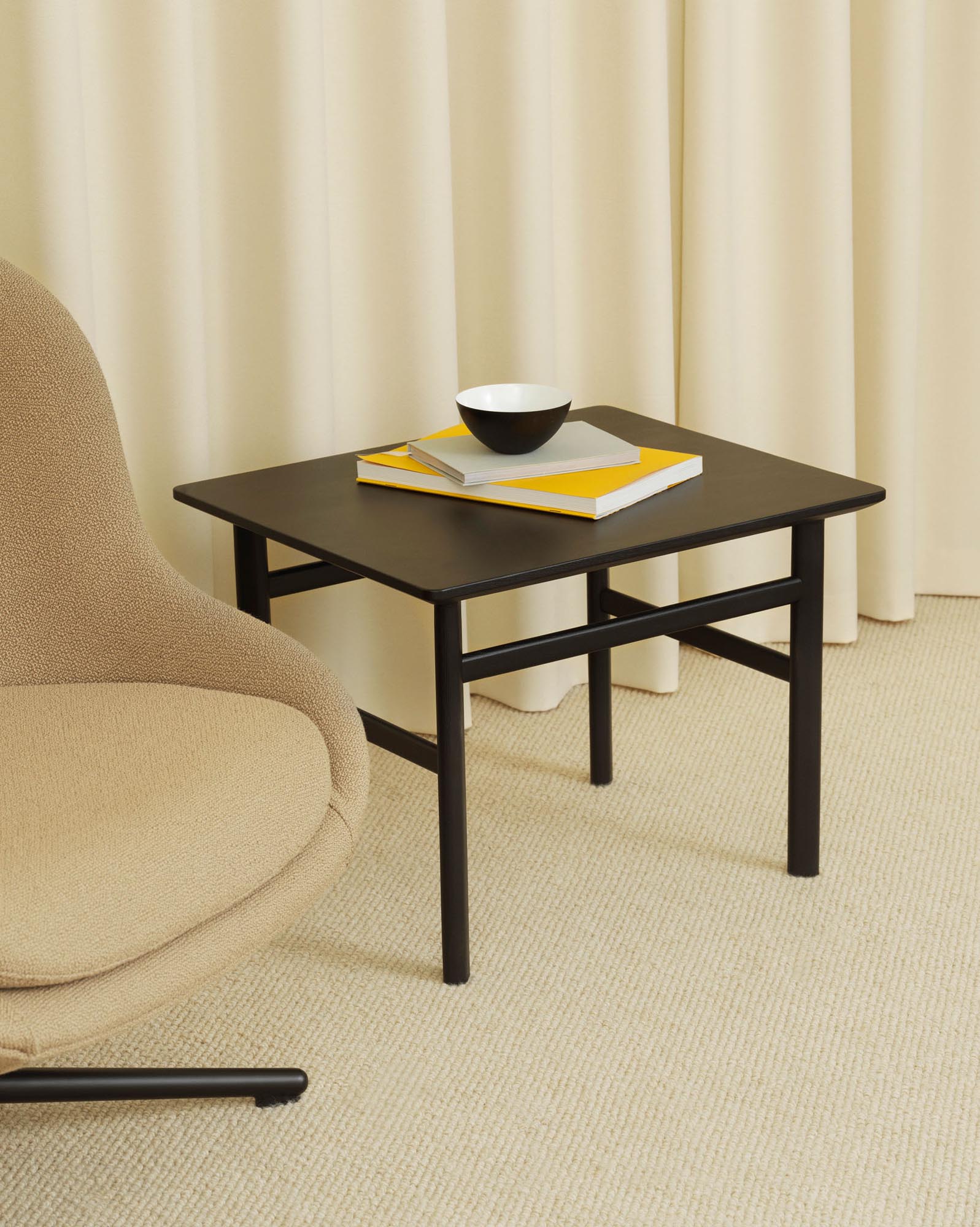 Moderner Grow Couchtisch von Normann Copenhagen in stilvollem Design.