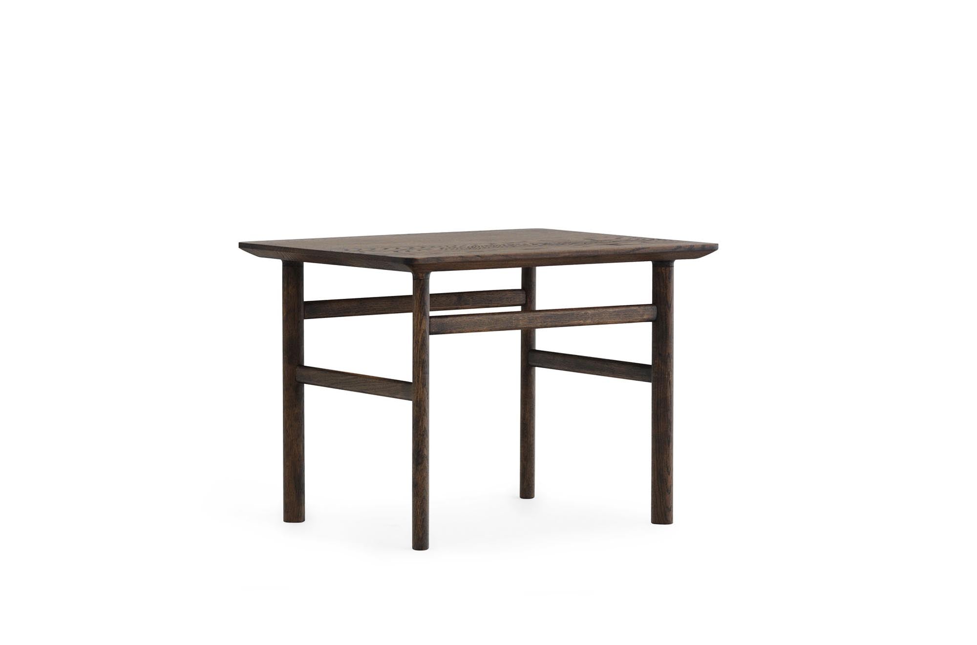 Der Grow Couchtisch von Normann Copenhagen vereint skandinavische Eleganz mit praktischer Vielseitigkeit und ist ein Highlight für jedes moderne Zuhause.