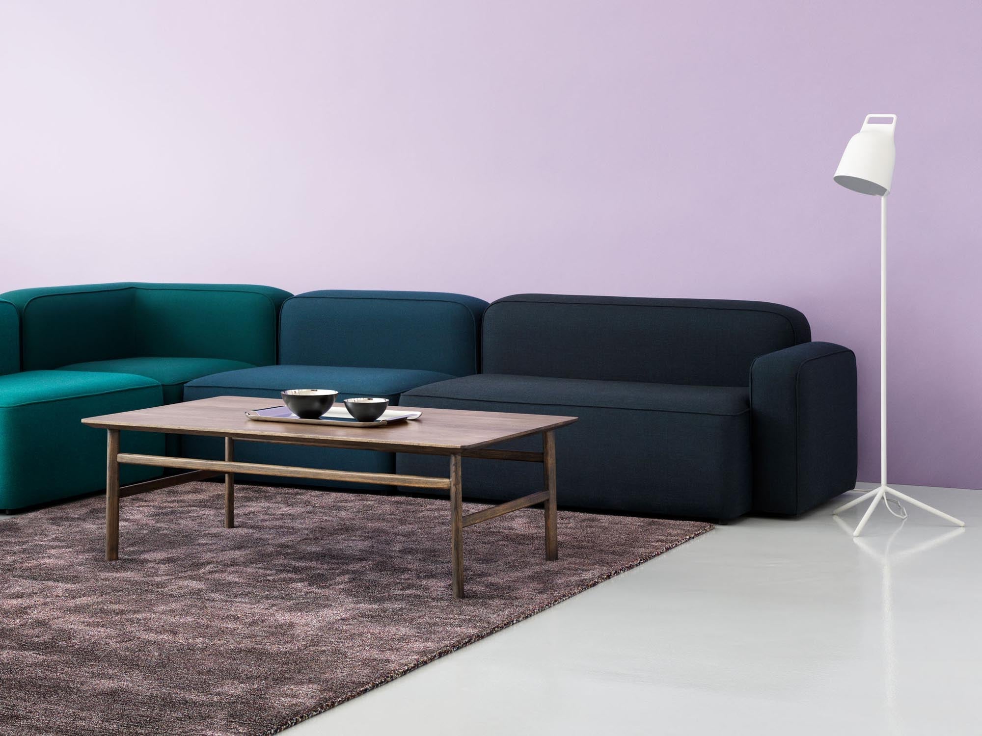 Moderner Grow Couchtisch von Normann Copenhagen aus feinem Holz.