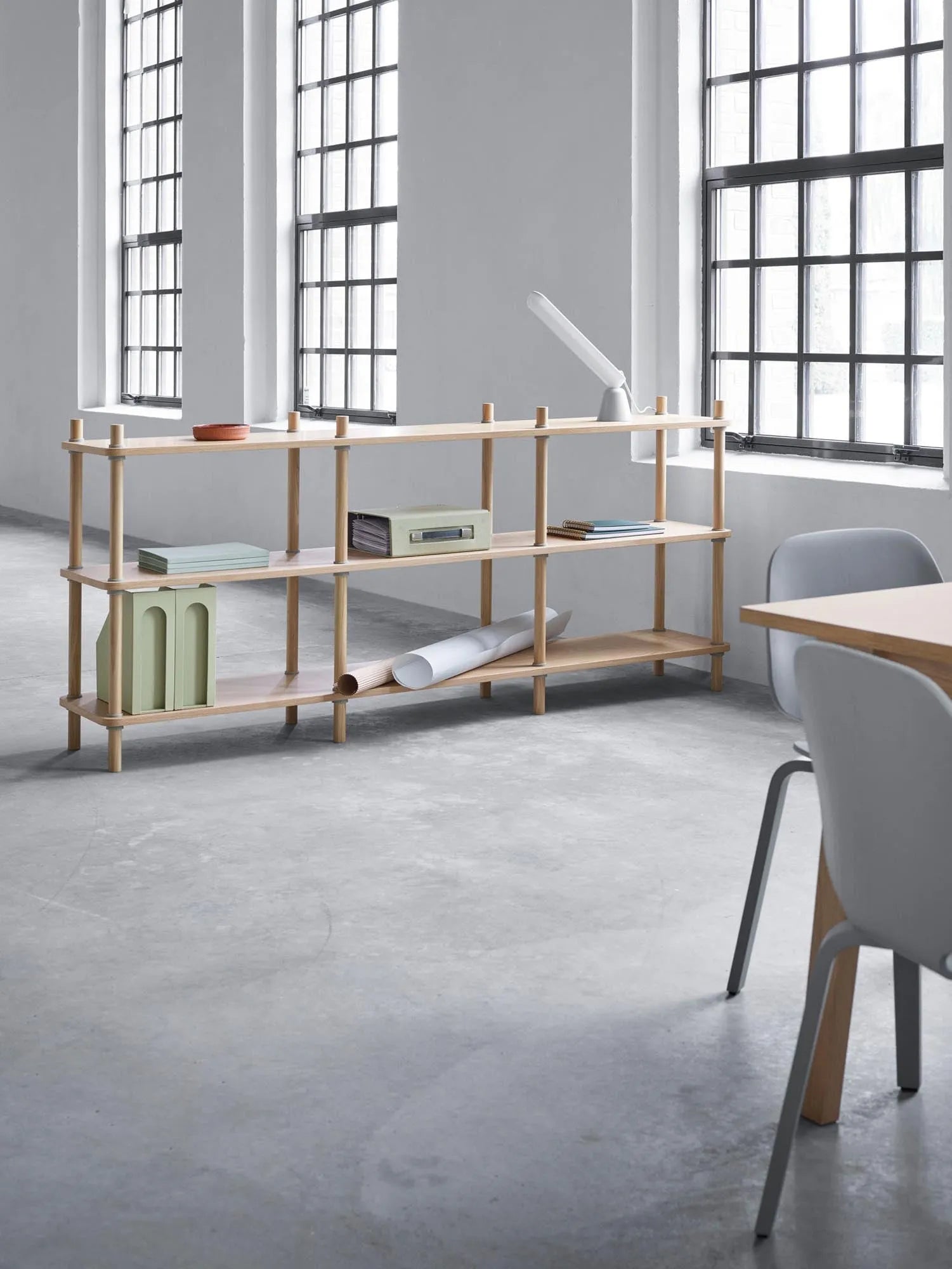 Stilvolles Jam Regal mit 8 Beinen von Normann Copenhagen.