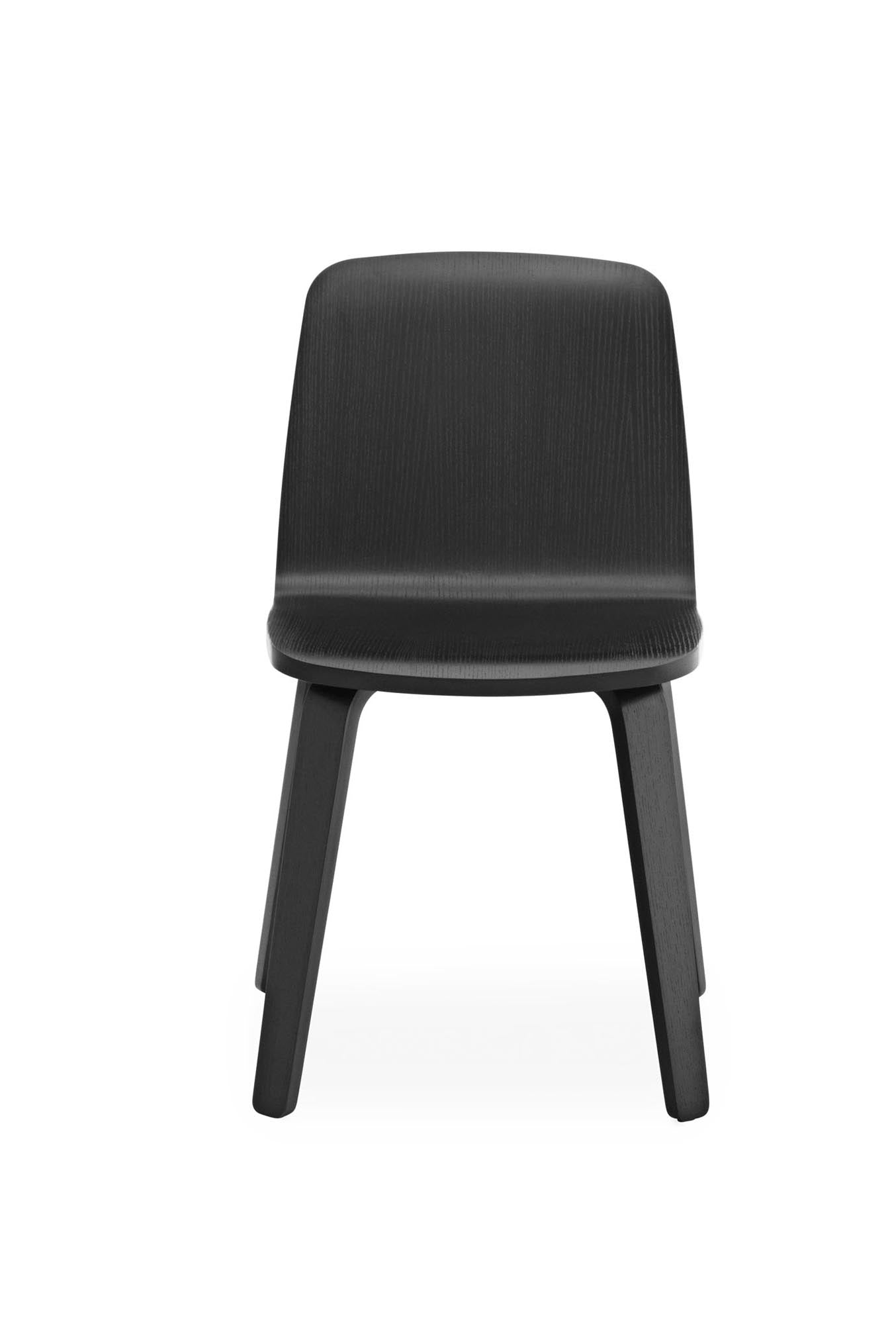 Just Stuhl von Normann Copenhagen: Minimalistisches Eichen-Design, das Eleganz und Vielseitigkeit vereint. Perfekt für jeden Wohnstil.