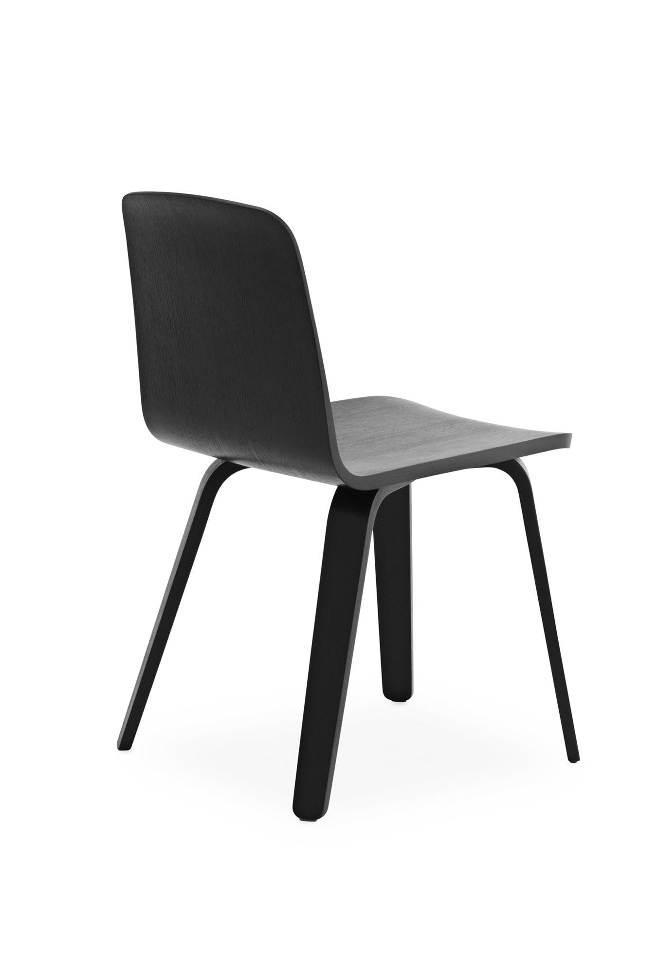 Der Just Stuhl von Normann Copenhagen: Schlicht, stapelbar, mit Bugholz-Schale und vielfältigen Optionen in Farbe und Material.