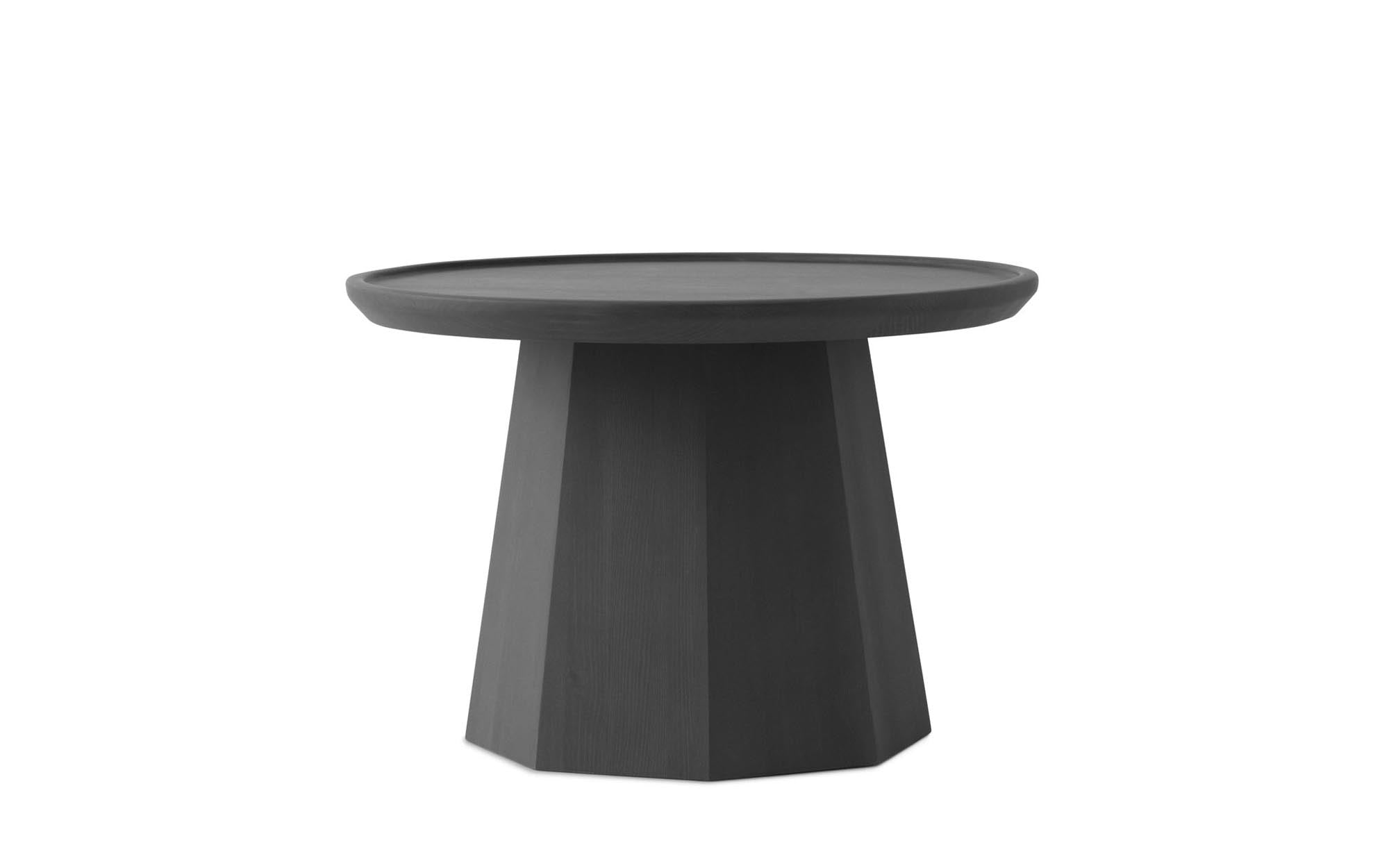 Pine Tisch Groß Dunkelgrau von Normann Copenhagen: Ein eleganter Kieferntisch, der skandinavisches Design und Funktionalität harmonisch verbindet.