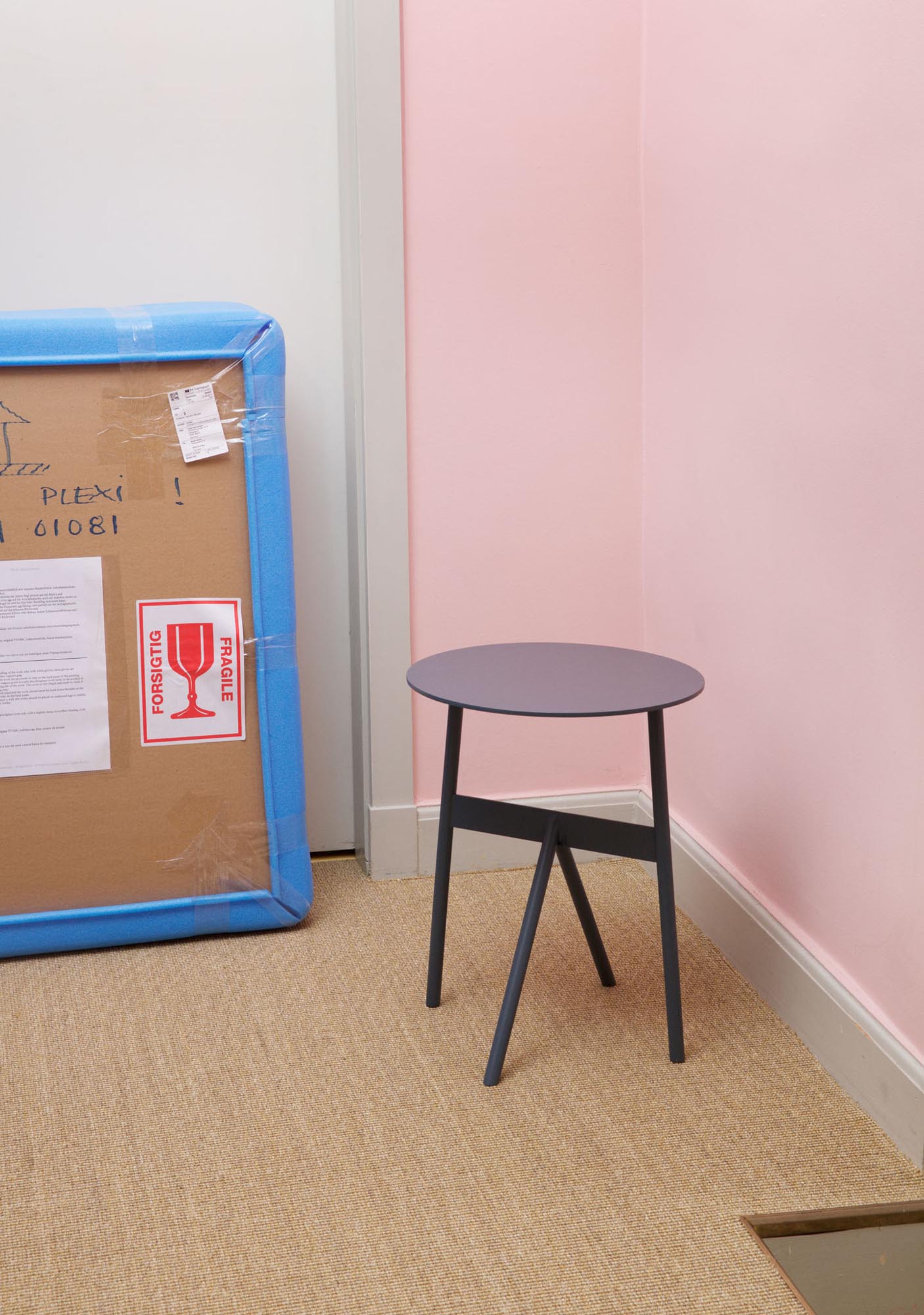 Eleganter Stock Tisch von Normann Copenhagen für stilvolle Räume.