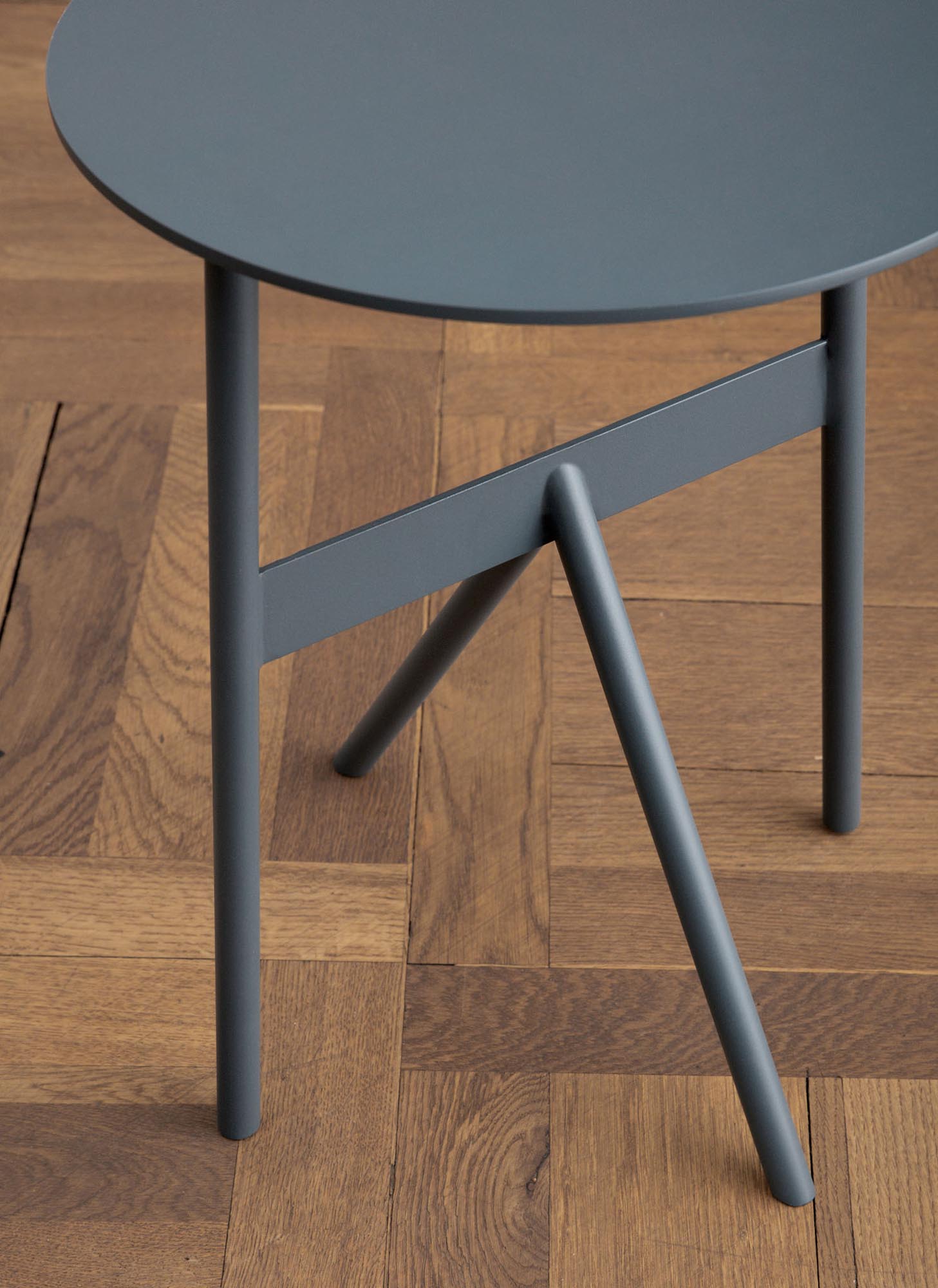 Stock Tisch von Normann Copenhagen: Minimalistisches Design-Highlight.