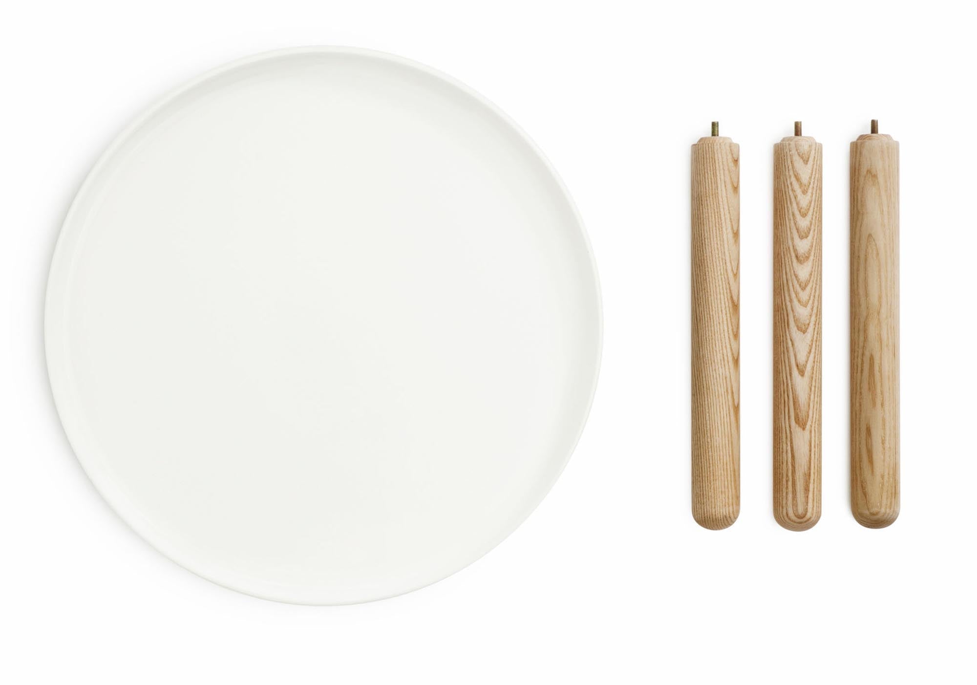 Großer Tablo Tisch: Zeitloses Design von Normann Copenhagen.