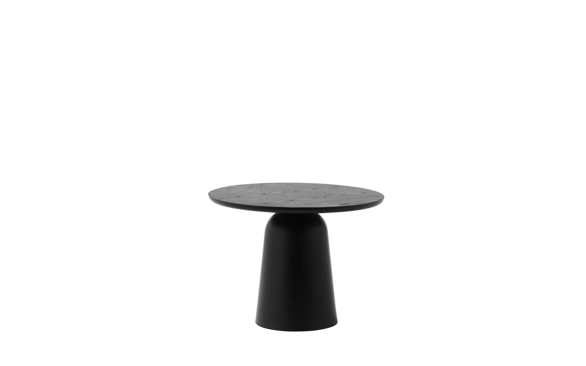 Der stilvolle Turn Beistelltisch von Normann Copenhagen vereint Funktionalität und modernes Design – ideal für jedes moderne Zuhause.