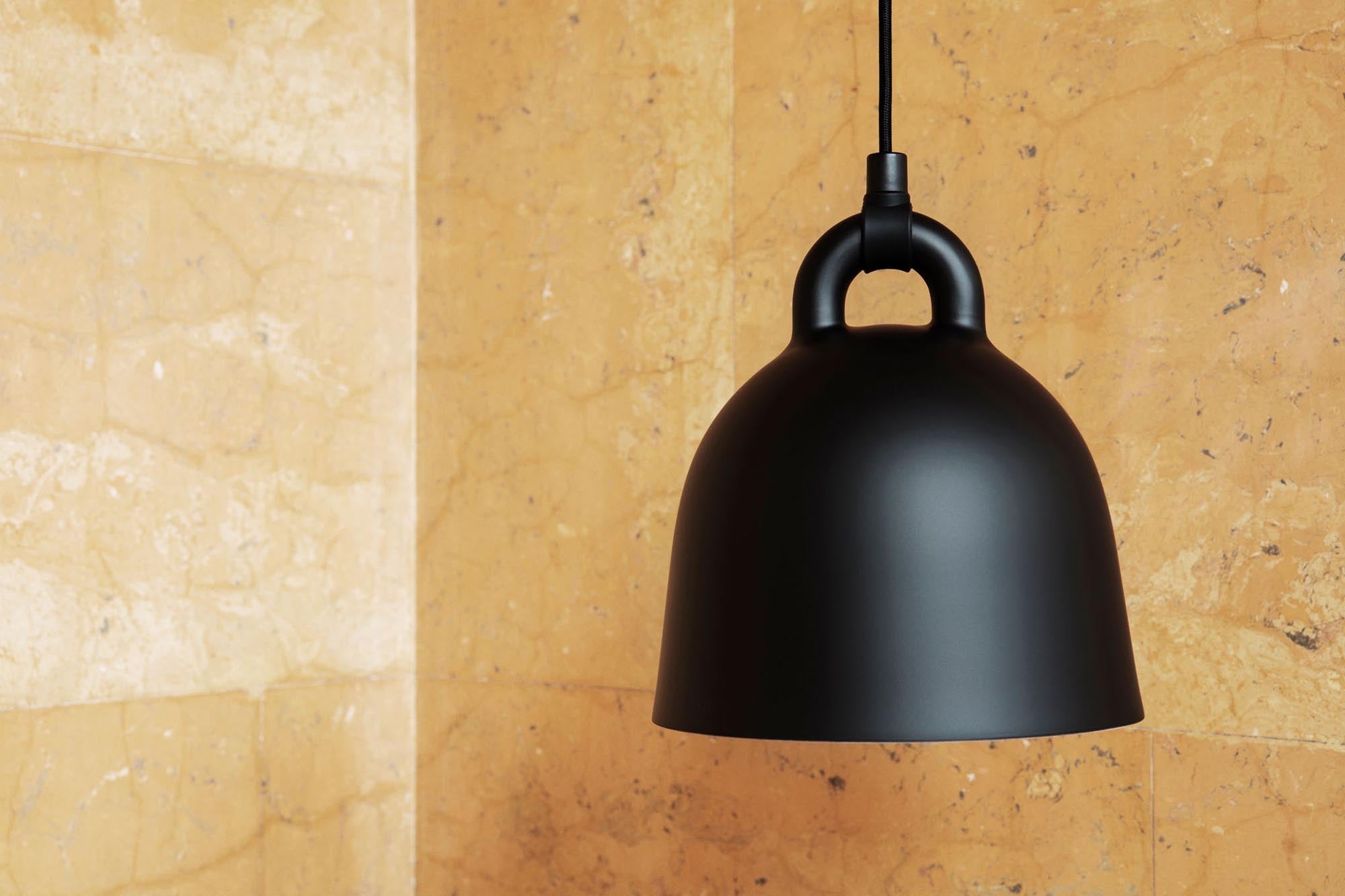 Elegante Bell Lampe x-klein von Normann Copenhagen für EU-Interieurs.