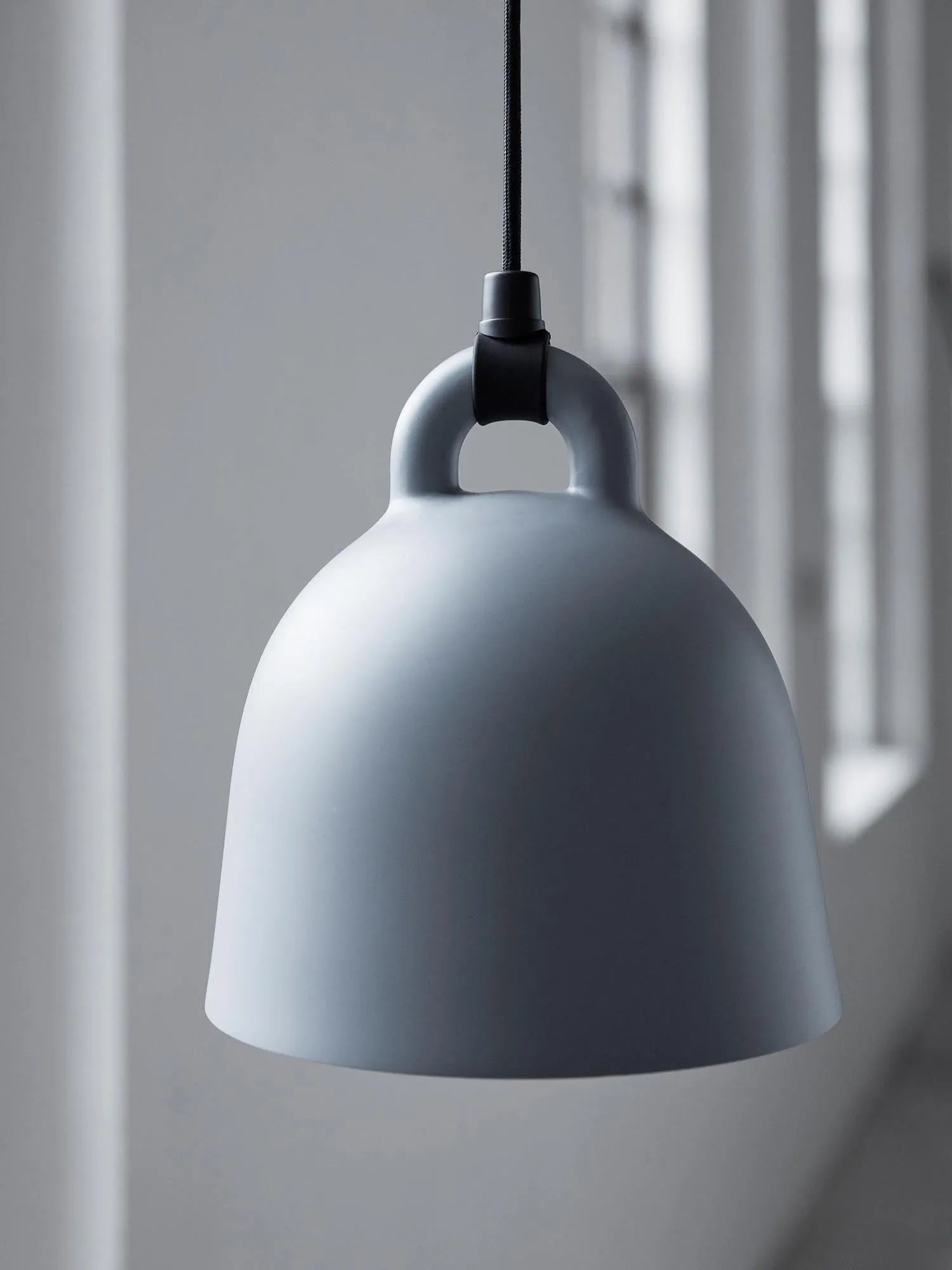 Stilvolle Bell Lampe x-klein von Normann Copenhagen für EU-Räume.