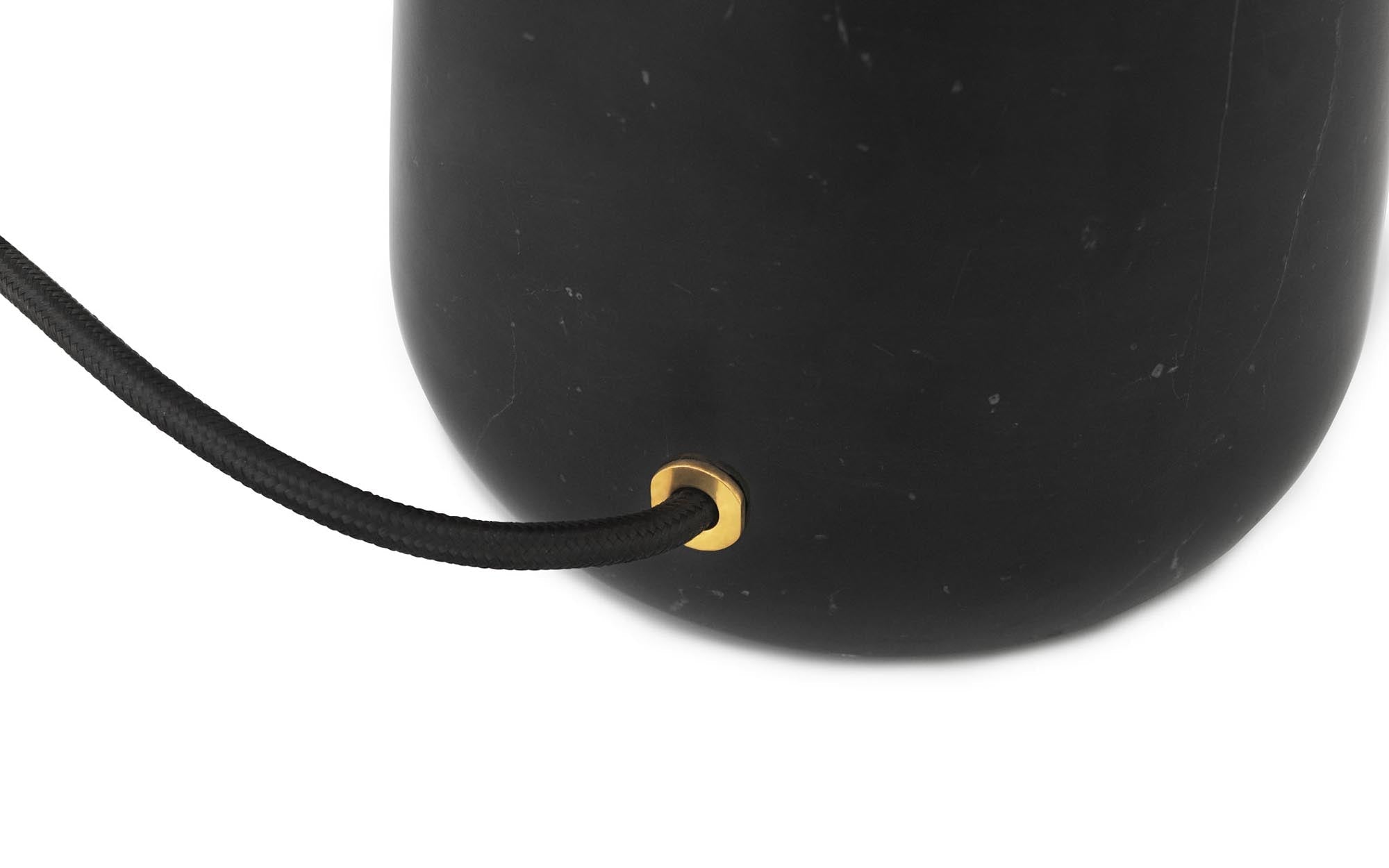Eddy Tischlampe: Minimalistische Eleganz für stilvolle Räume.