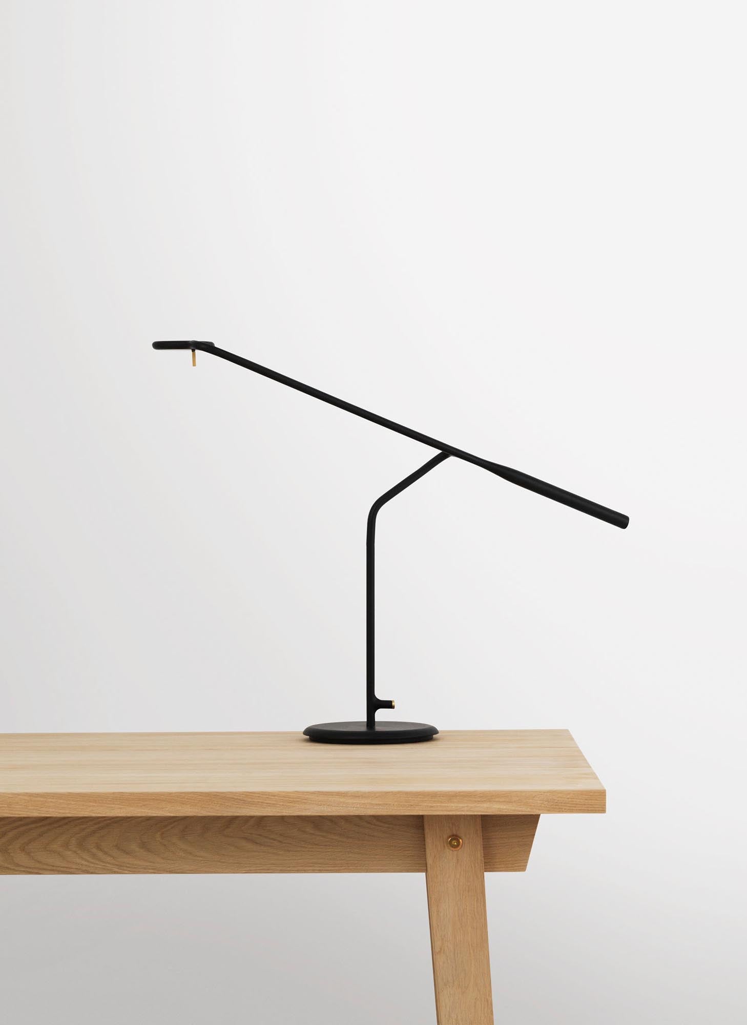 Flow table lamp EU black