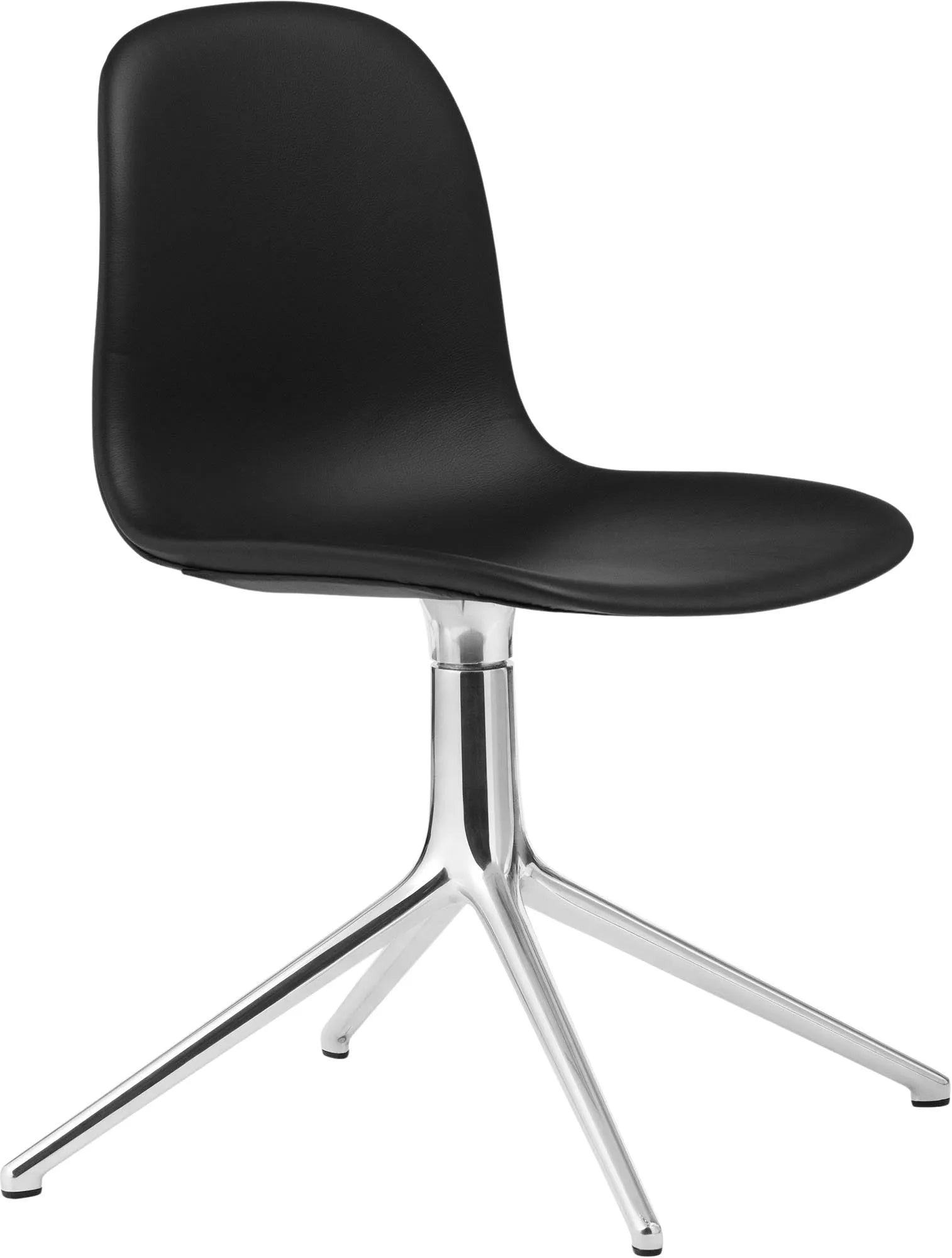 Der Form Drehstuhl von Normann Copenhagen besticht durch sein elegantes Design und bietet über 40.000 Kombinationsmöglichkeiten.