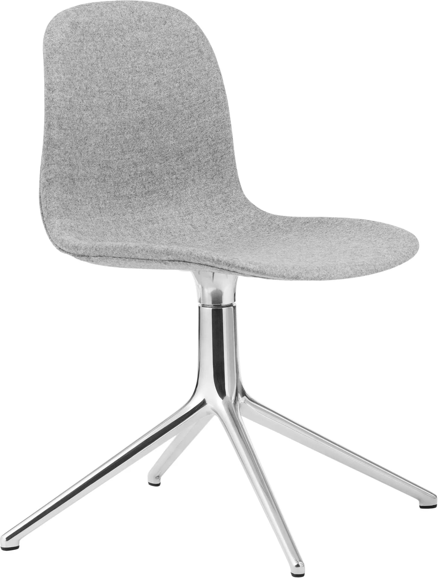 Der Form Drehstuhl von Normann Copenhagen besticht durch sein elegantes Design und bietet über 40.000 Kombinationsmöglichkeiten.