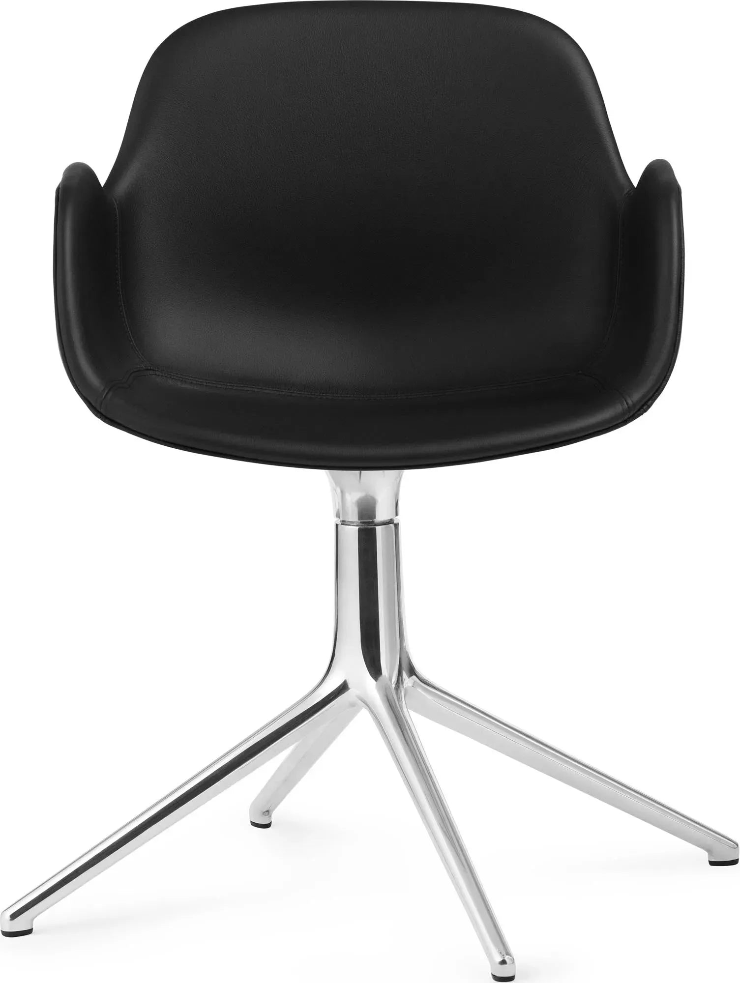 Eleganter Dreharmlehnstuhl von Normann Copenhagen: Maskulines Design, vielseitig personalisierbar, ideal für Besprechungsräume.