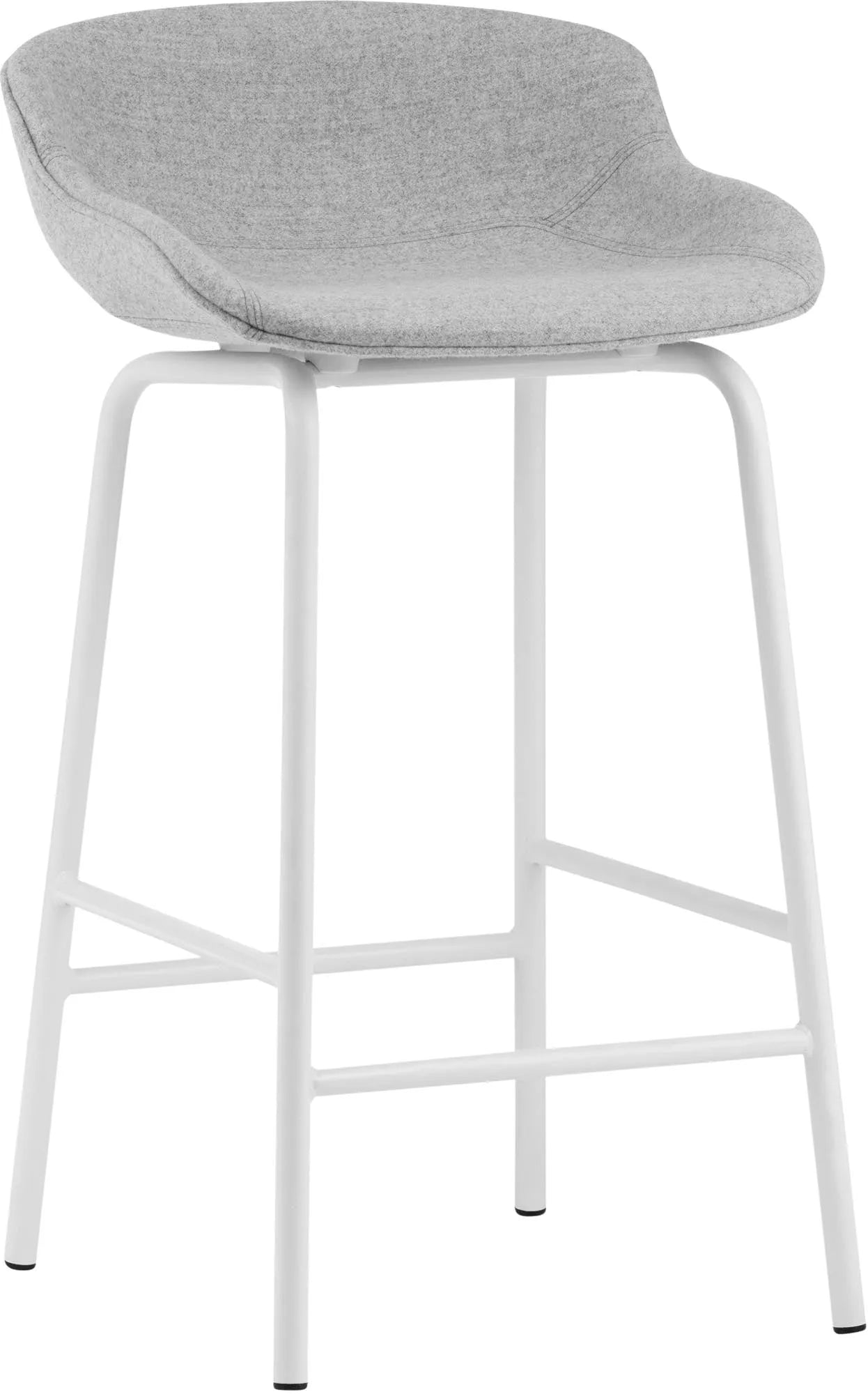 Der Hyg Barhocker von Normann Copenhagen vereint dänische Hygge mit Komfort. Gepolstert, 65 cm hoch, ideal für gemütliche Räume.