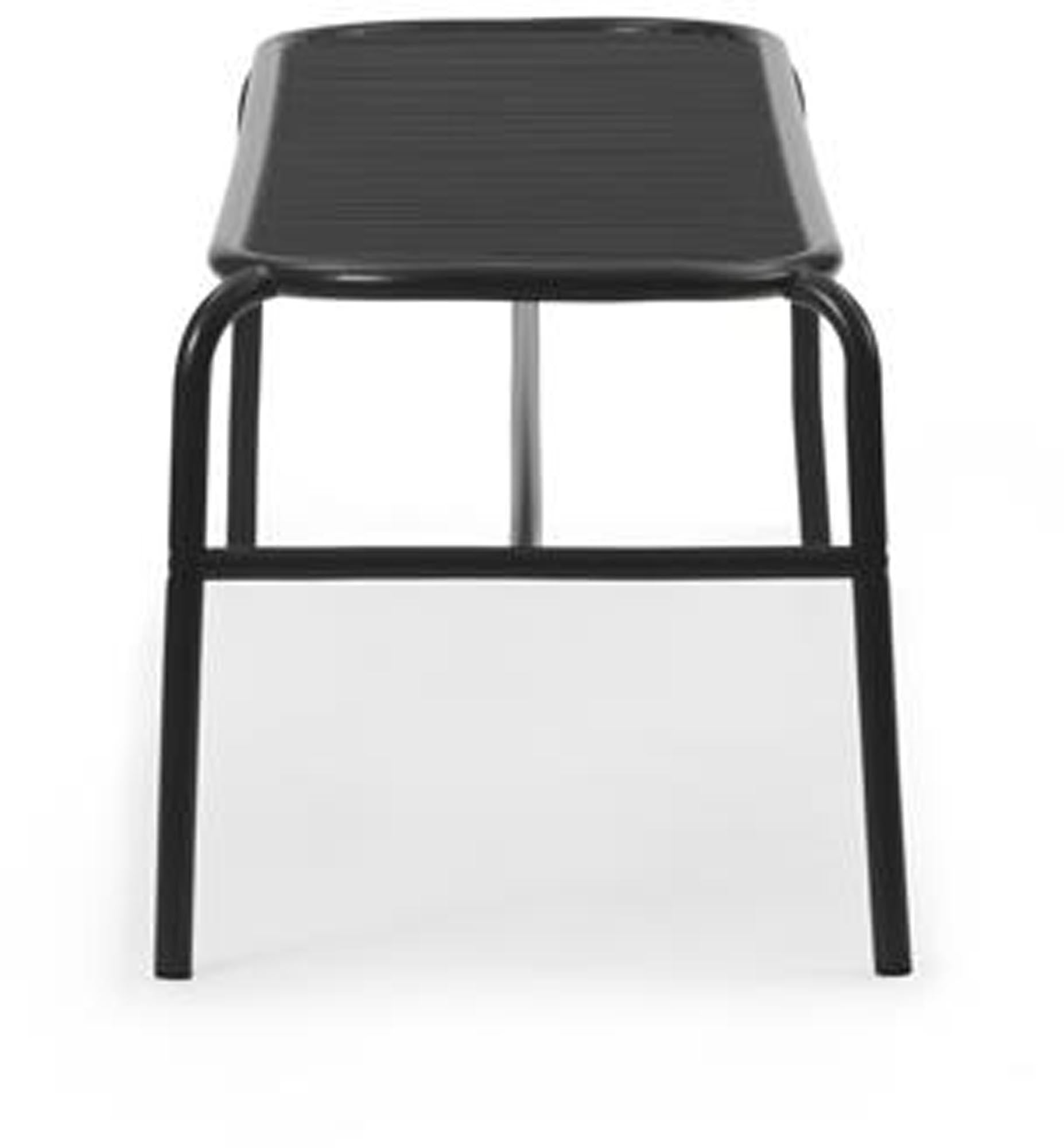 Vig Bank: Elegante Outdoor-Sitzbank aus robustem Stahl und Holz.