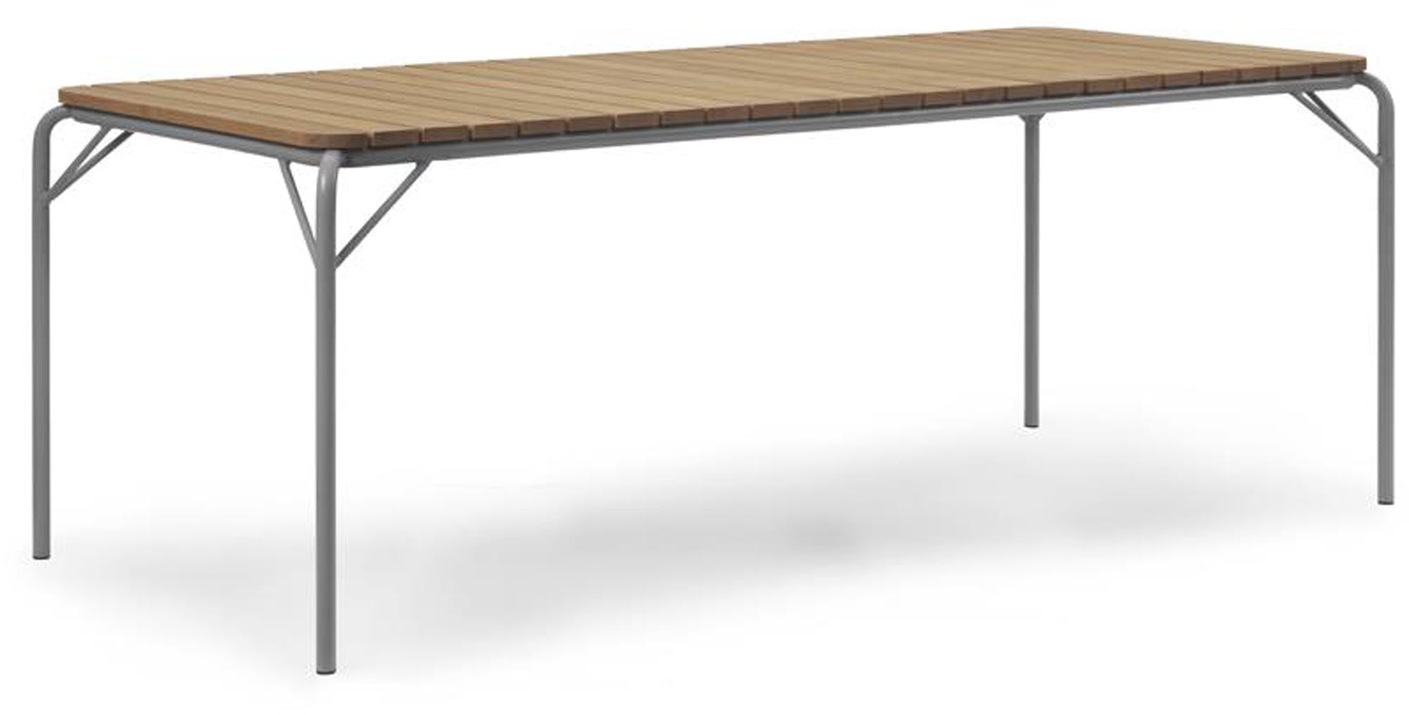 Vig Robinia Tisch: Zeitloses Design für moderne Outdoor-Oasen.