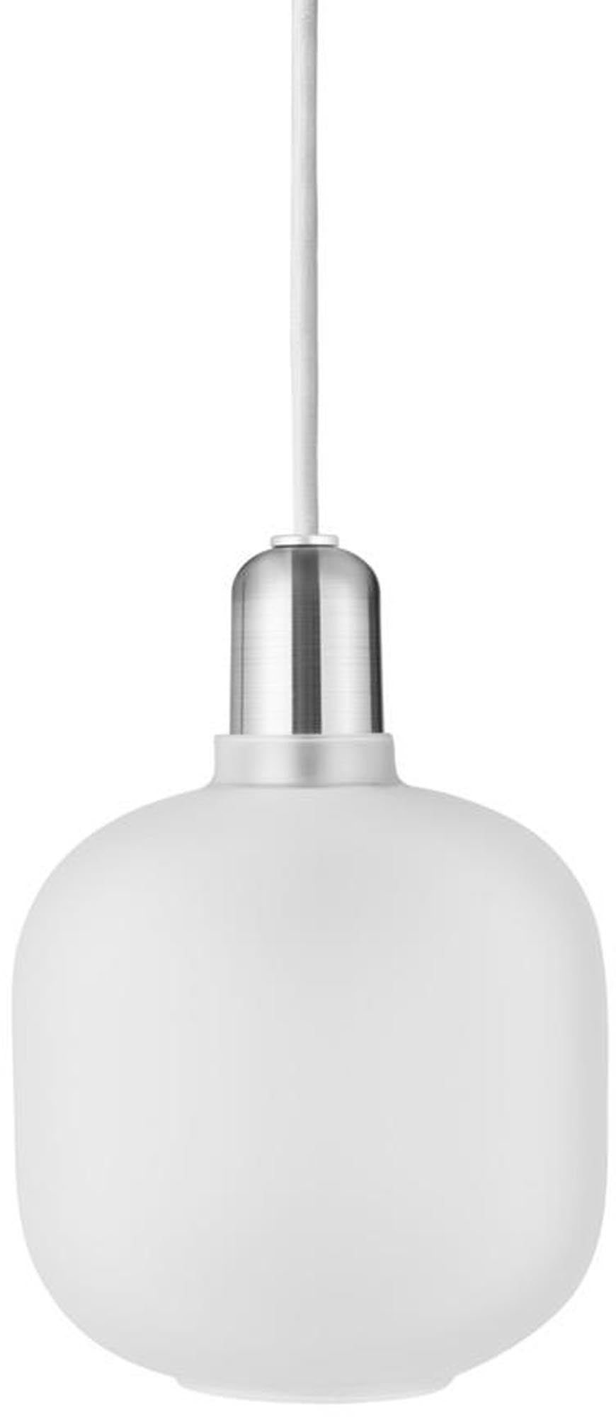 Amp Leuchte Klein EU in Weiss / Silber präsentiert im Onlineshop von KAQTU Design AG. Pendelleuchte ist von Normann Copenhagen