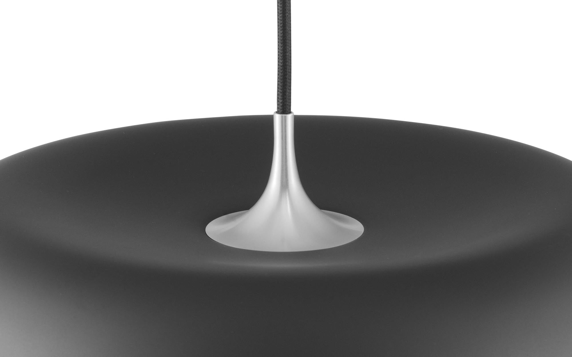 Tub Leuchte EU in Schwarz präsentiert im Onlineshop von KAQTU Design AG. Pendelleuchte ist von Normann Copenhagen