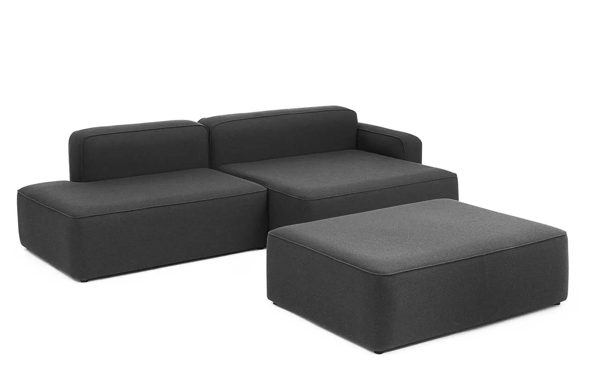 Das Rope Modular Sofa von Normann Copenhagen bietet Flexibilität und Komfort mit eleganten Details und vielfältigen Stoffoptionen.