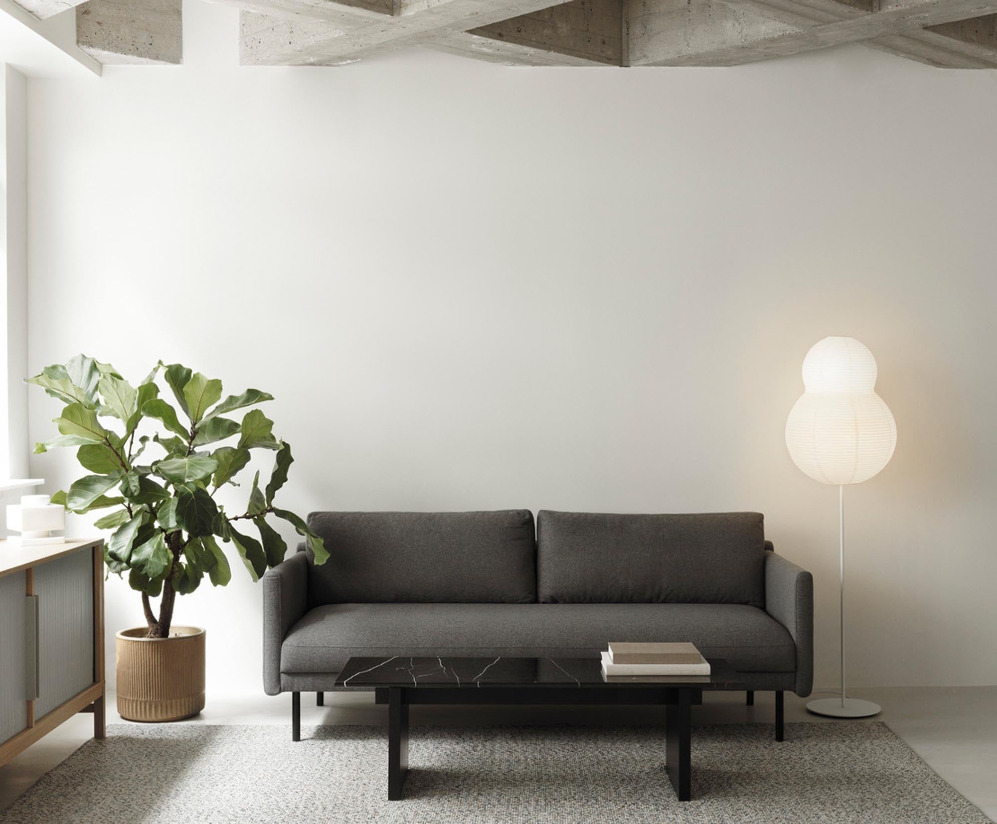 Rar Sofa in Off-White präsentiert im Onlineshop von KAQTU Design AG. 2er Sofa ist von Normann Copenhagen